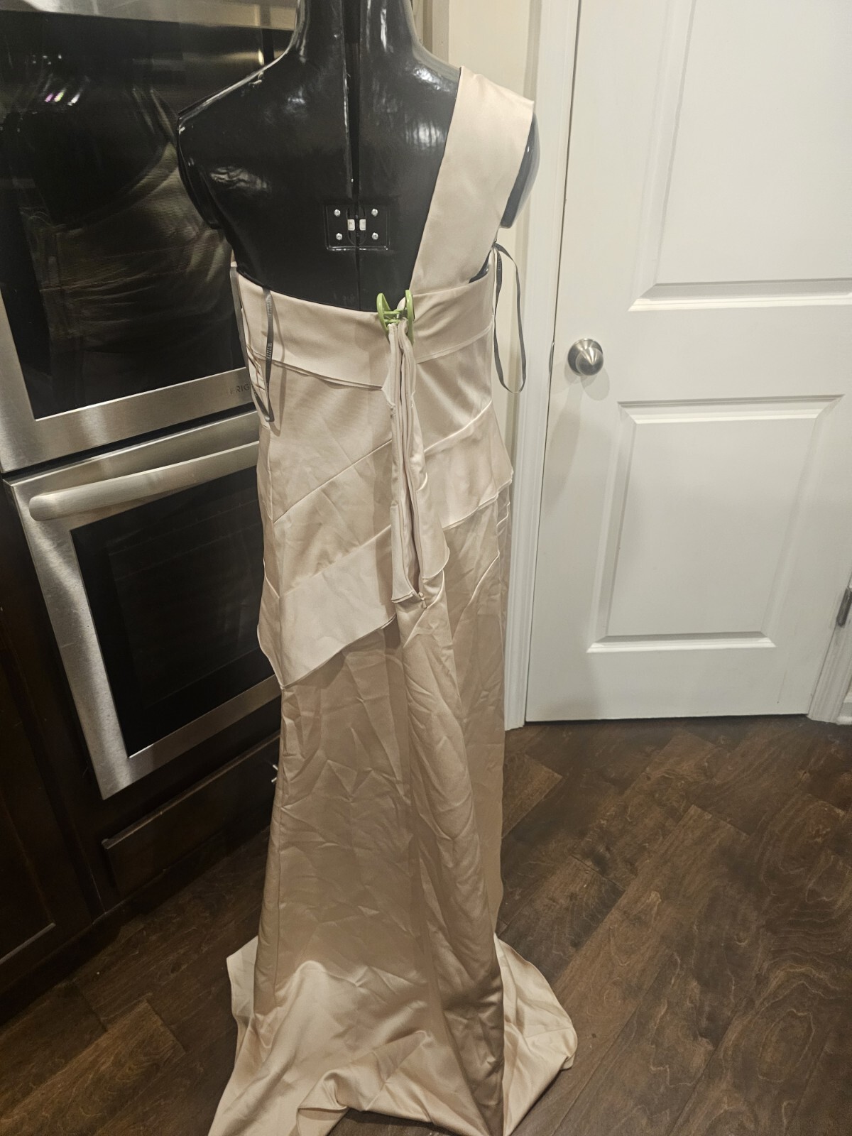 Vera Wang White Champagne Brown Sleeveless Pleated Gown 16