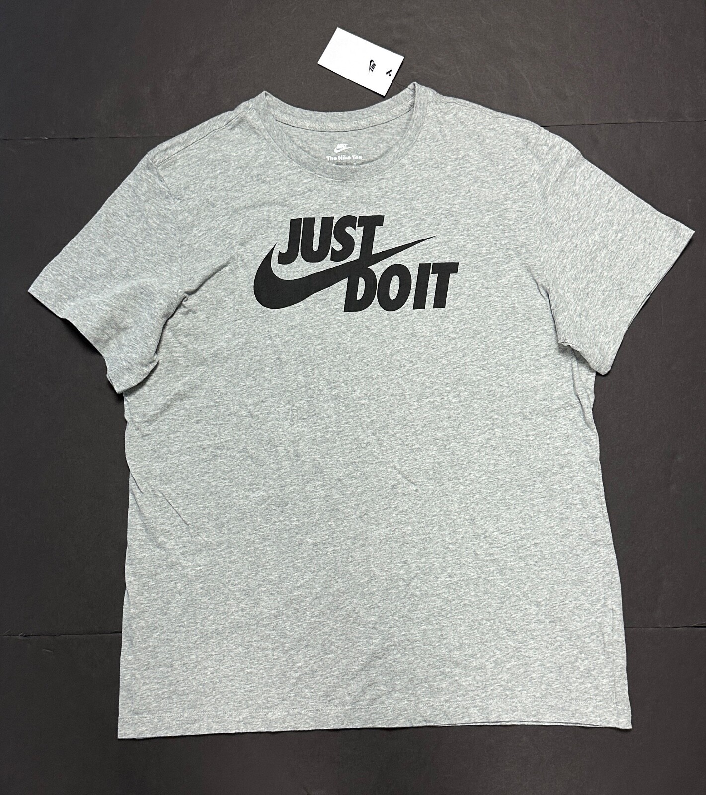 NIKE MEN’S XL – SPORTSWEAR SWOOSH JUST DO IT T-SHIRT – GRAY AR5006 063