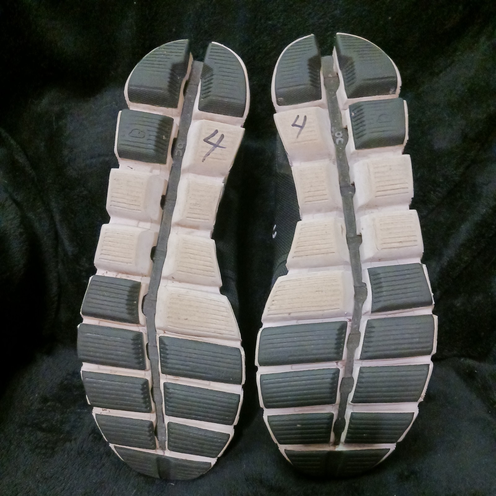 EUC Cloud /White_Black/White Size M9 Running Shoes