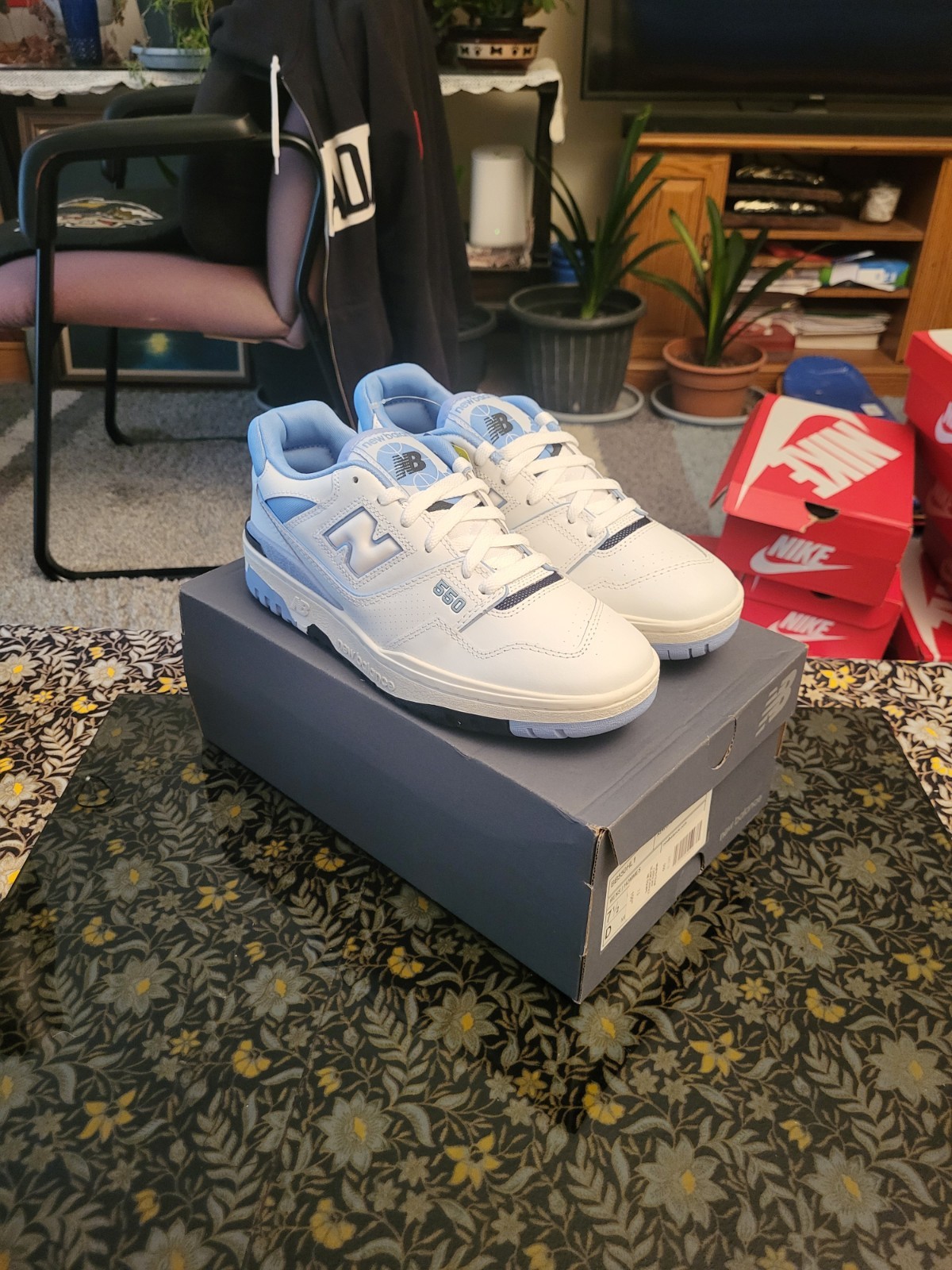 Size 7.5 2E – New Balance 550 UNC White University Blue