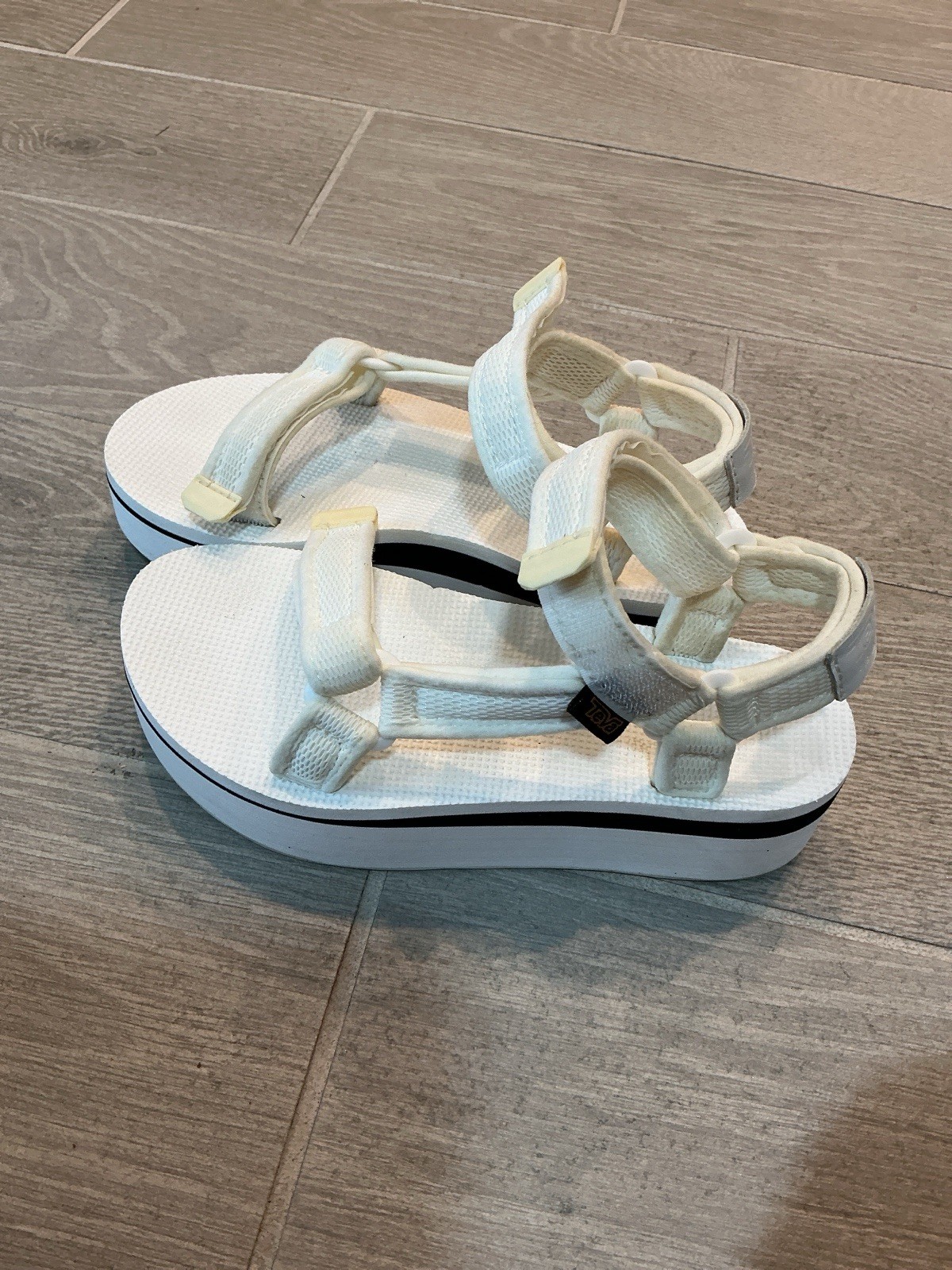 Teva White Synthetic Strappy Platform Hook & Loop Logo Sandals Women’s 6