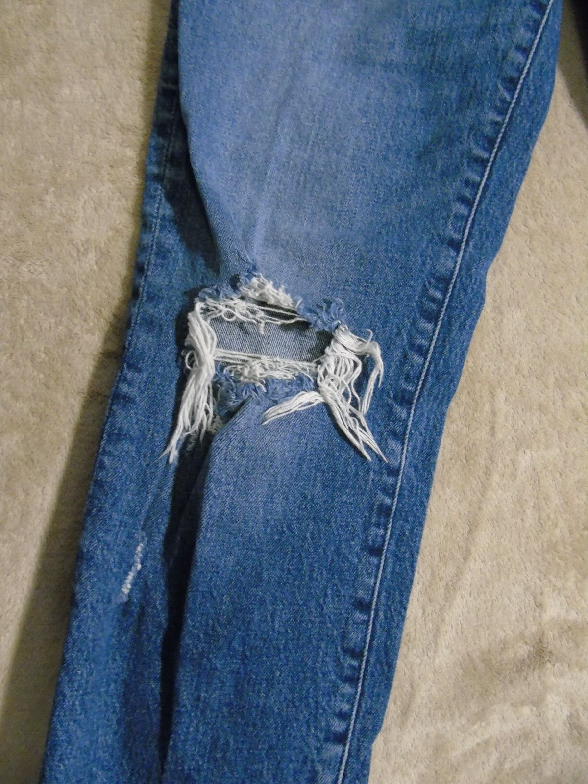 ABERCROMBIE & FITCH jeans sz 2 / 26 Boyfriend Mid Rise Ankle Denim Jeans Ripped