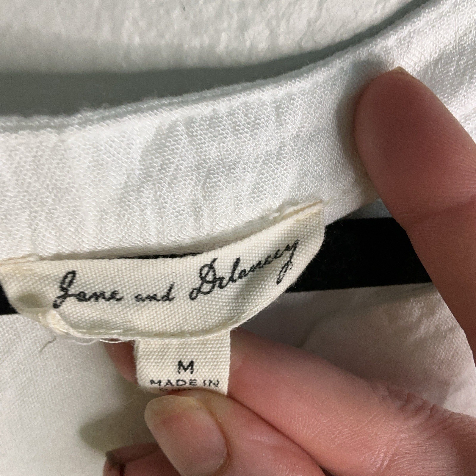 Jane and Delaney Women’s M White Solid V-Neck Short Sleeve Pullover Top
