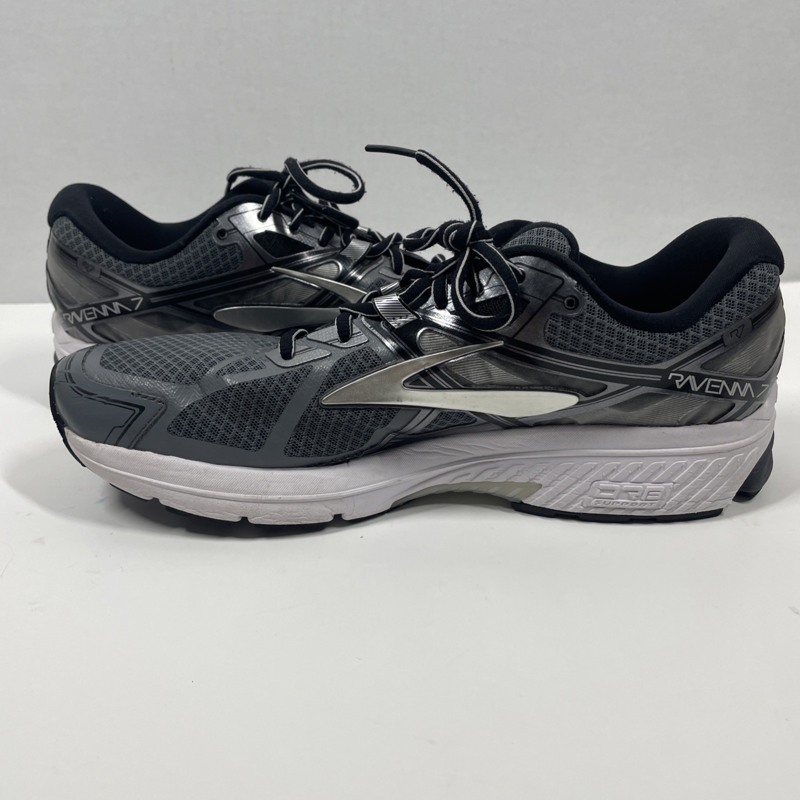 Brooks Ravenna 7 D running shoes men’s size US 11.5 black gray laced