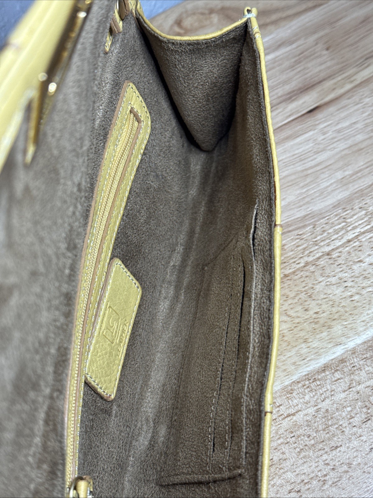 Liz Claiborne Geniune Yellow Leather Y2K Baggett Style Shoulder Handbag
