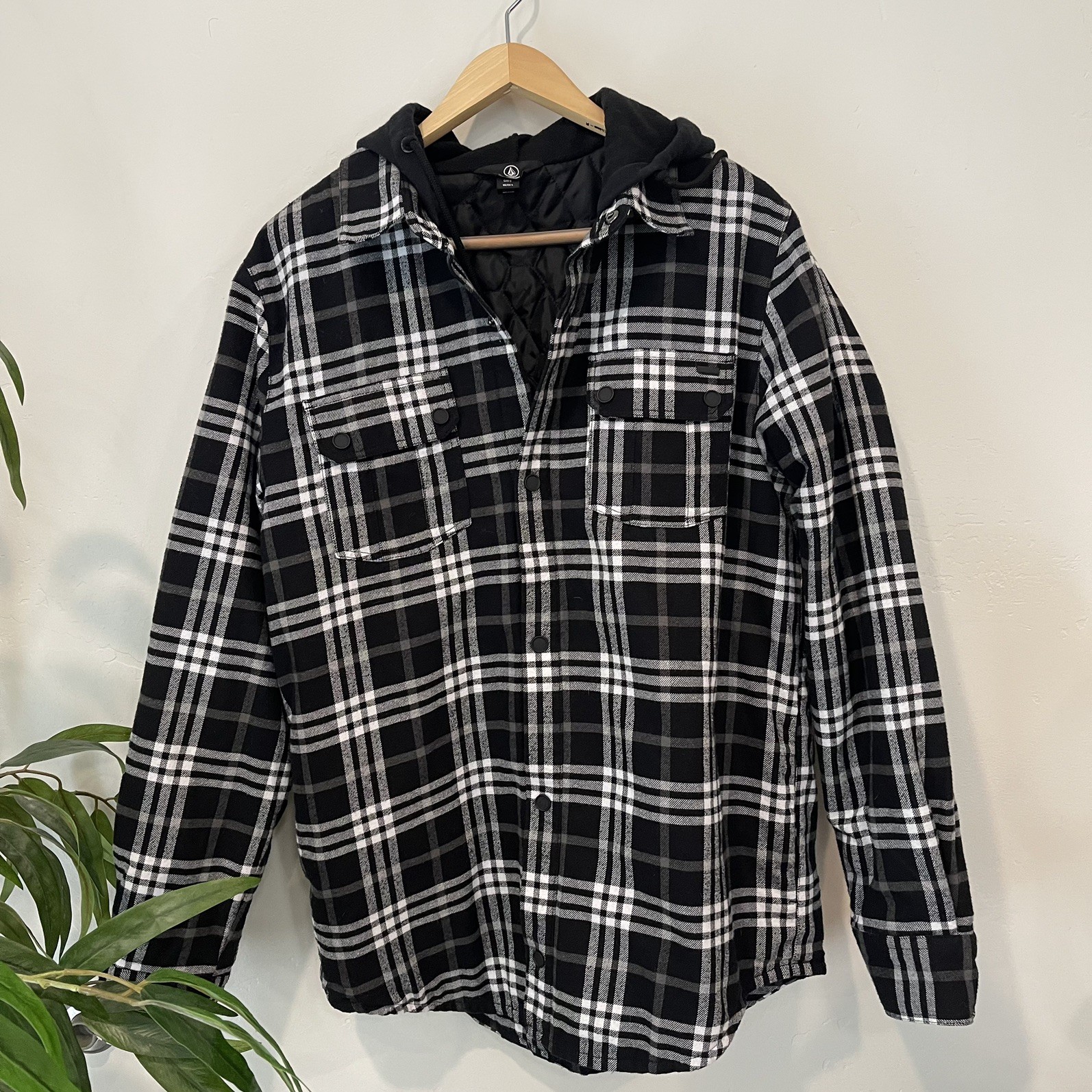 Volcom Mens Size L Field Insulated Flannel Plaid Button Jacket Western Rugged