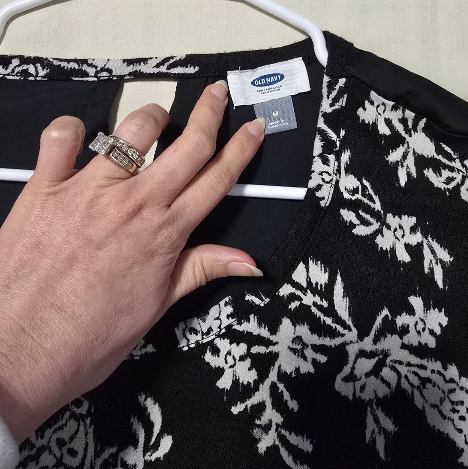 Old Navy Black and White Patterned Women’s Top
