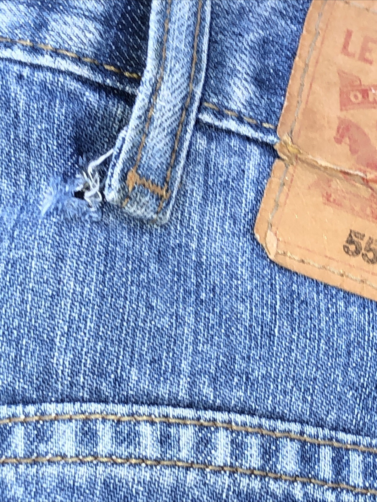 Vintage Levi’s Men’s 559 Relaxed Fit Jeans Med Wash 46 x 30 Cleaners Starch