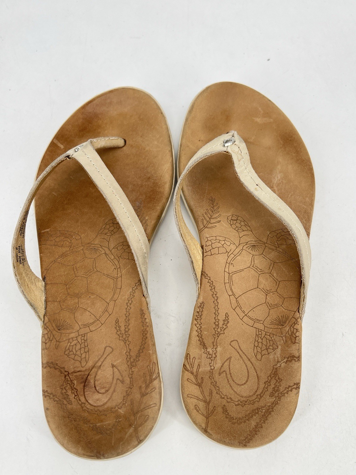 OluKai Honu Flip Flops Womens Size 7 Bright White Golden Sand Leather Sandals