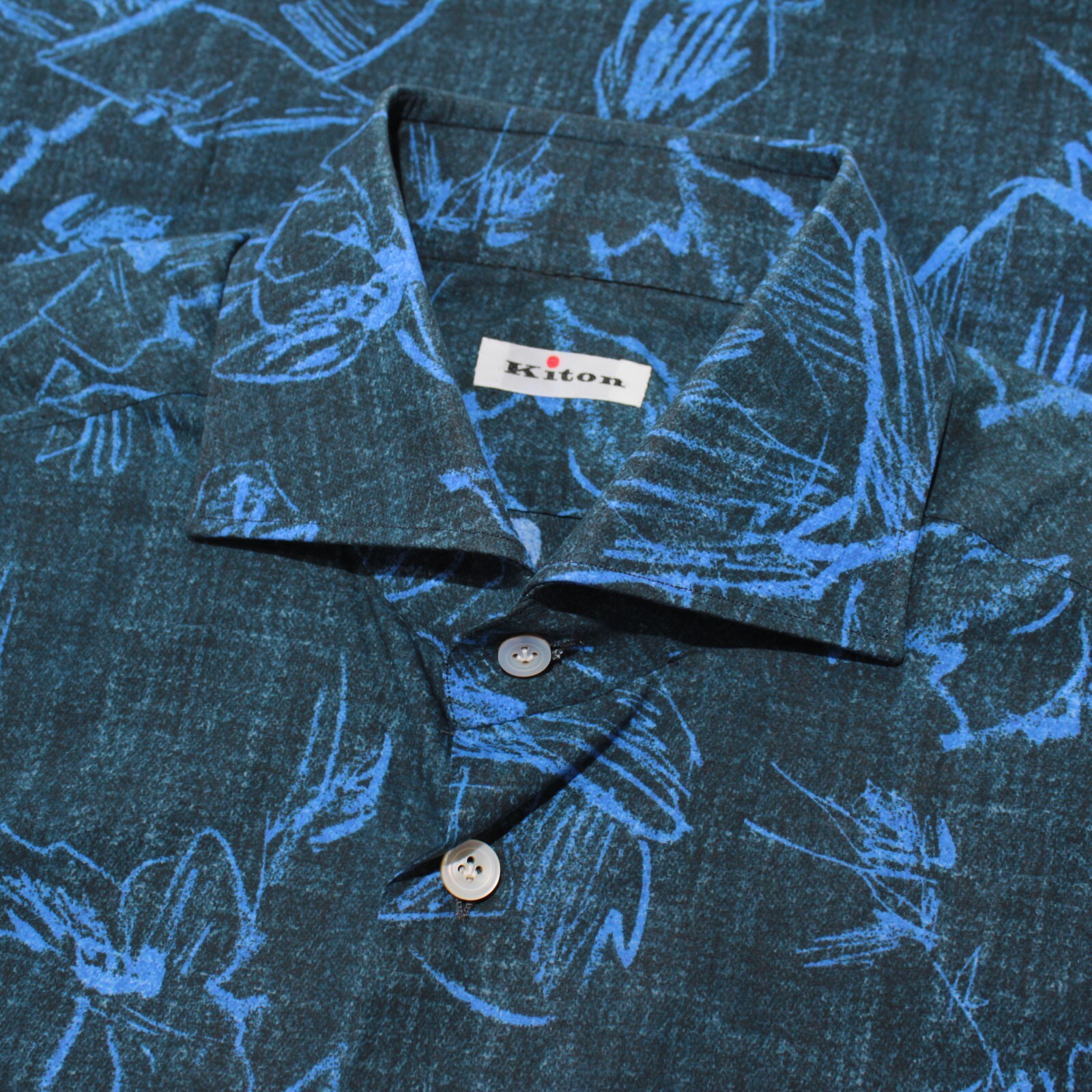Kiton NWOT Casual Button Down Shirt Size Medium in Shades of Blue 100% Cotton