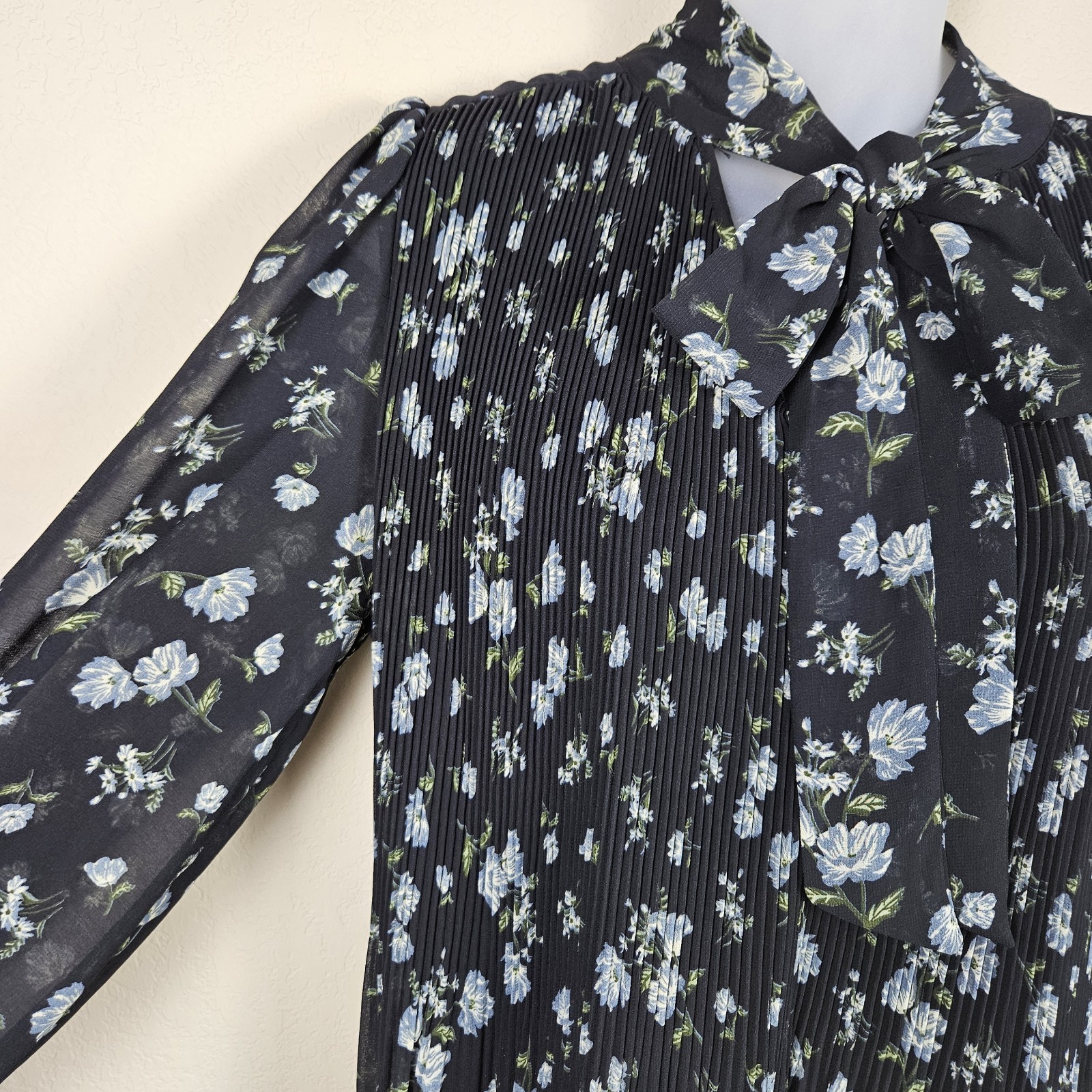 MNG Mango Pleated Floral Blouse Womens 6 Relaxed Necktie Black Cottage Romantic