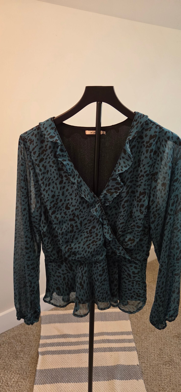 mi ami Women’s Long Sleeve Ruffled Wrap Blouse XL