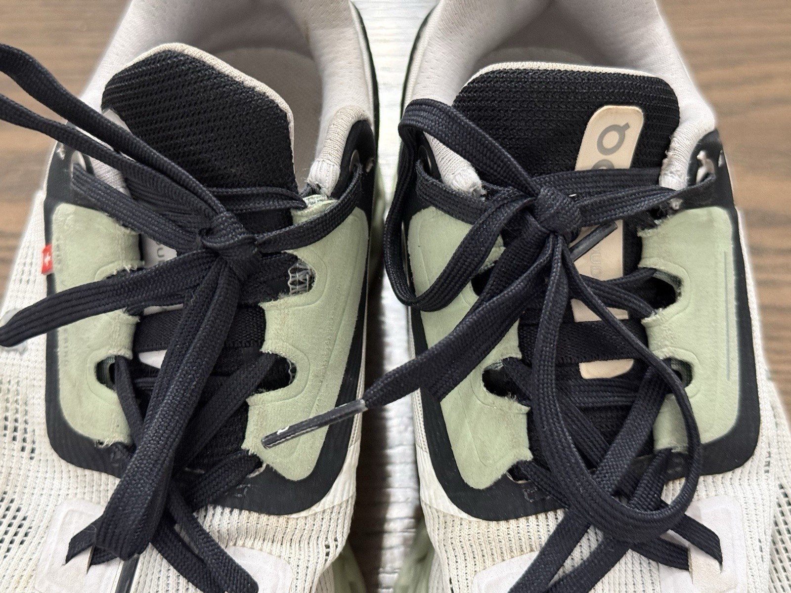 On Cloud Cloudstratus White Black Sage Green Running Shoes Sneaker Womens 5 READ