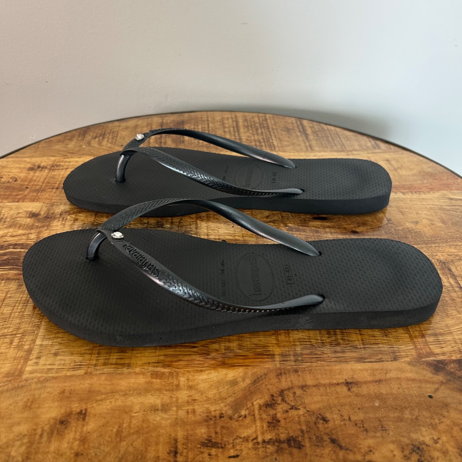 Havaianas Slim Crystal Accent Flip Flops Women’s Size 11/12 in Black, Beachy Fun