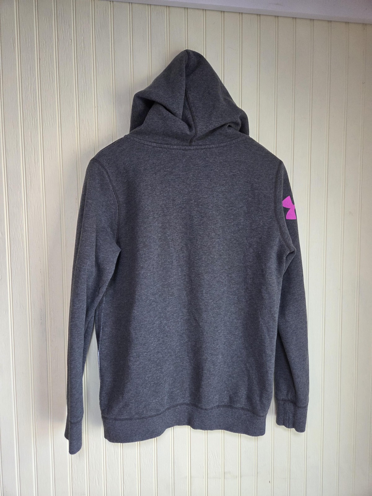 Under Armour Hoodie Womens Small Gray Pink Logo Pullover Sweatshirt Loose Fit