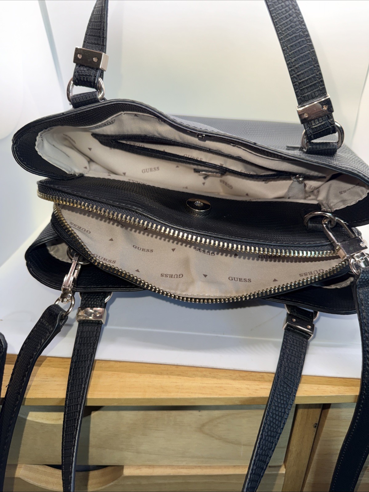 Guess Black Embossed Satchel Bag Real Nice Brand New Condition Pt3