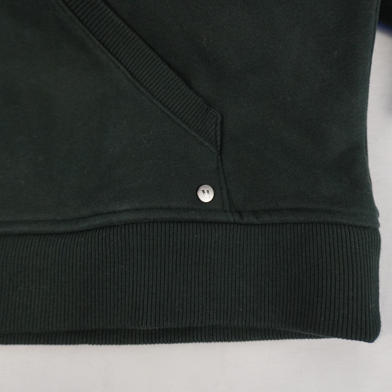 Vuori Seaside Pullover Hoodie In Evergreen Relaxed Fit W/ Pocket – Men’s Size L