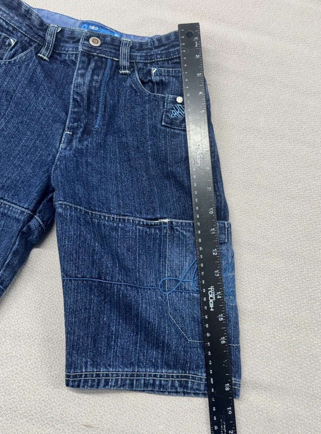 Vintage Y2K Akademiks Embroidered Denim Shorts Youth Boys Size 5 Blue Baggy