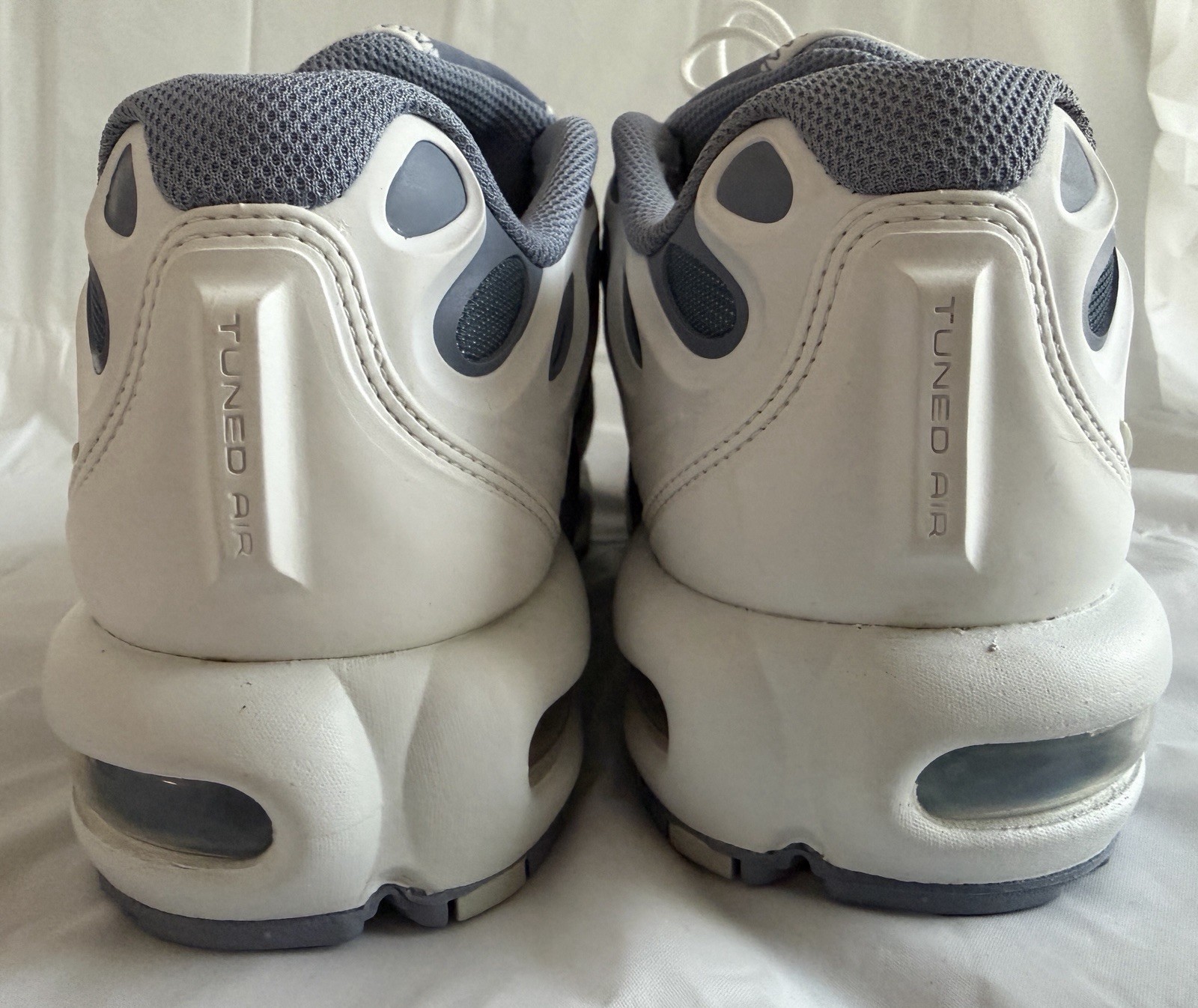Nike Air Max Plus Tuned Air Men’s Low Top Lace-Up Sneakers Gray/White