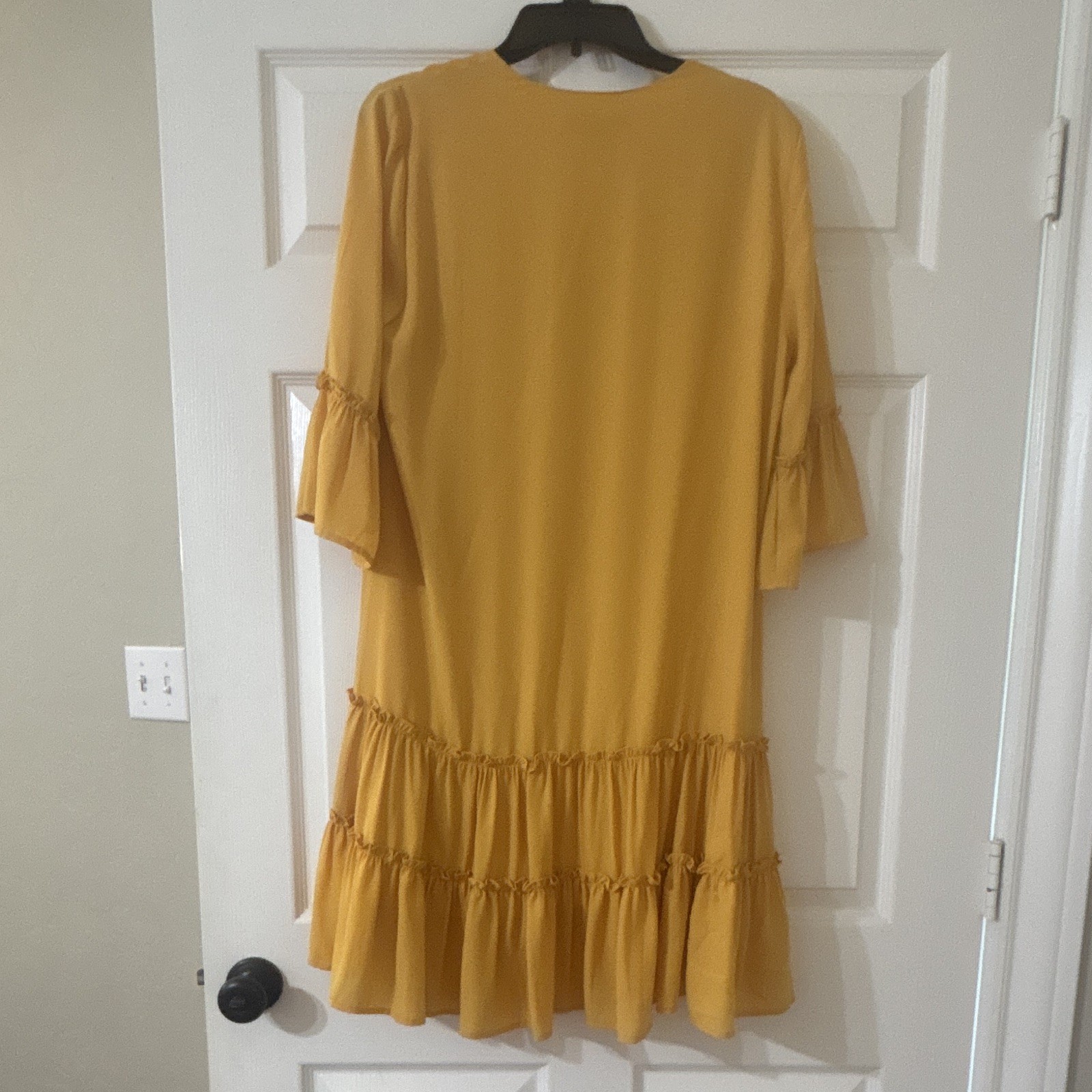 Karen Kane Women’s Yellow Solid V-Neck Ruffle Shift Dress Short M