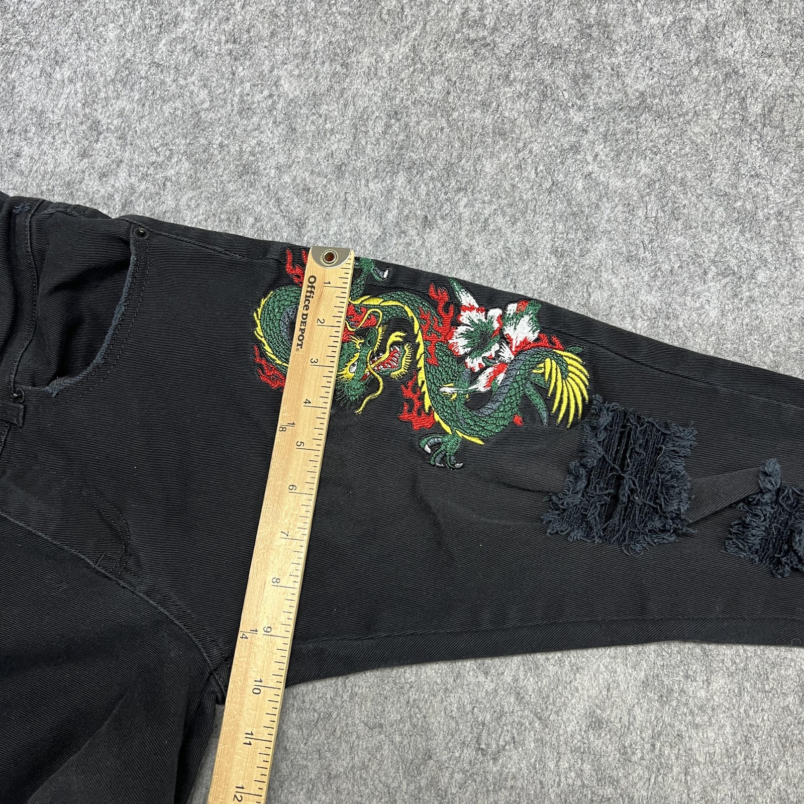 Young & Reckless Jeans Womens 28×29 Black Skinny Dragon Distressed Chase Dreams