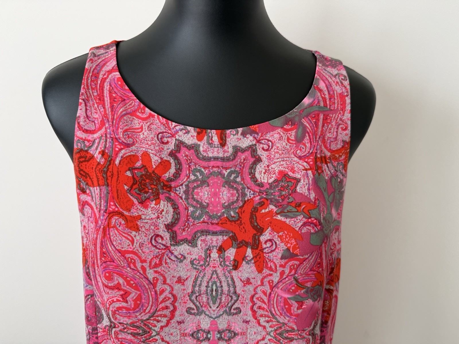 CAbi Jubilee Pink/Purple/Gray Paisley Sleeveless Tank Blouse – SIZE M