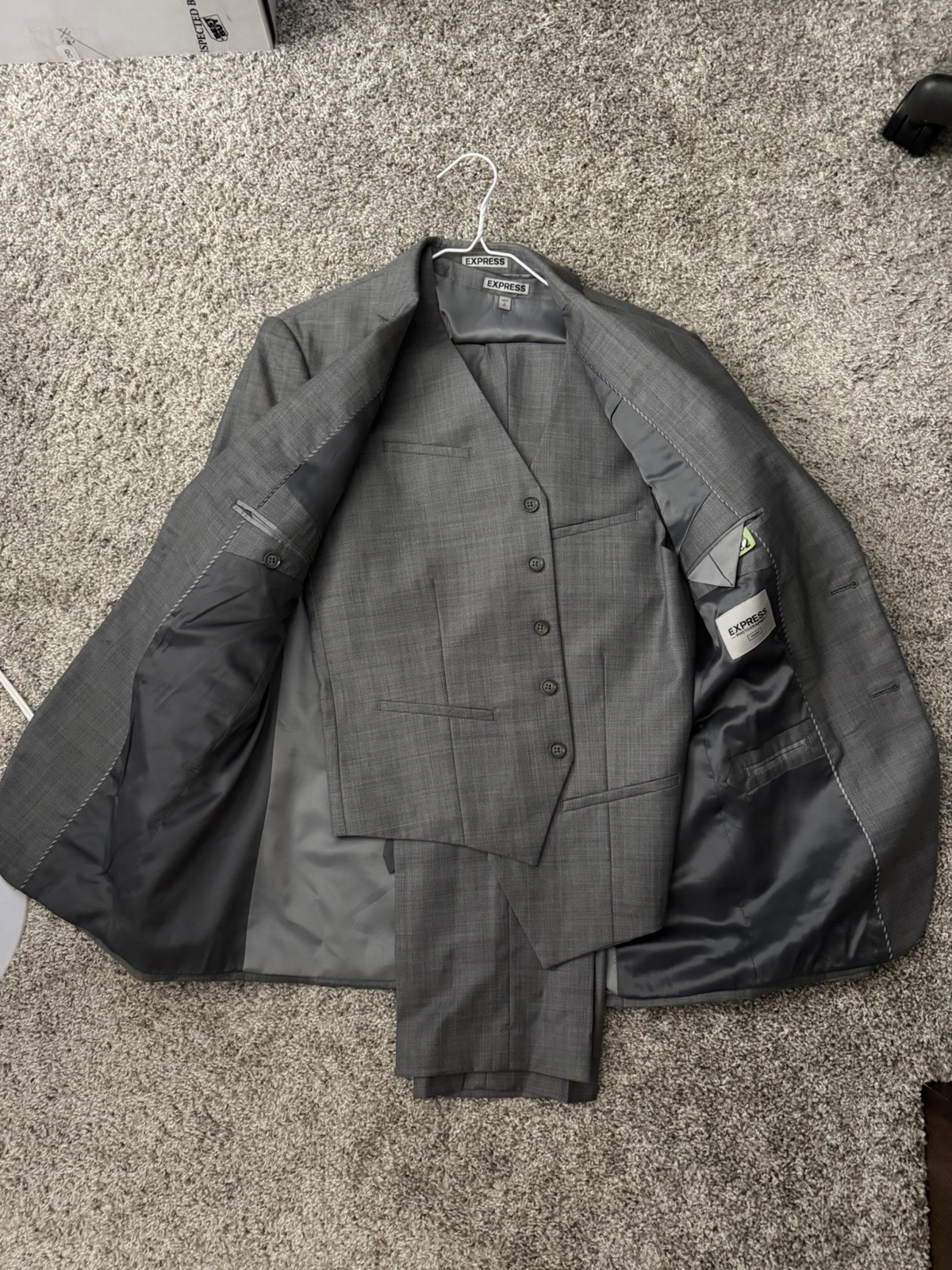 *NEW* Express Gray Slim Fit 3-Piece Suit 36R Jacket, vest, 30×32 Pants