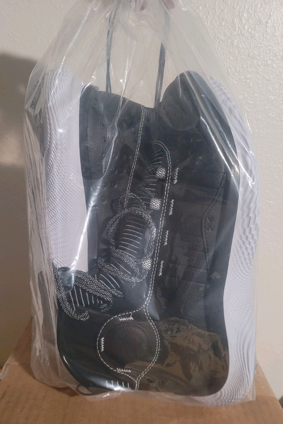 Under Armour Men’s Curry 4 Flotro Suit and Tie Sneakers Black/White, Size 9