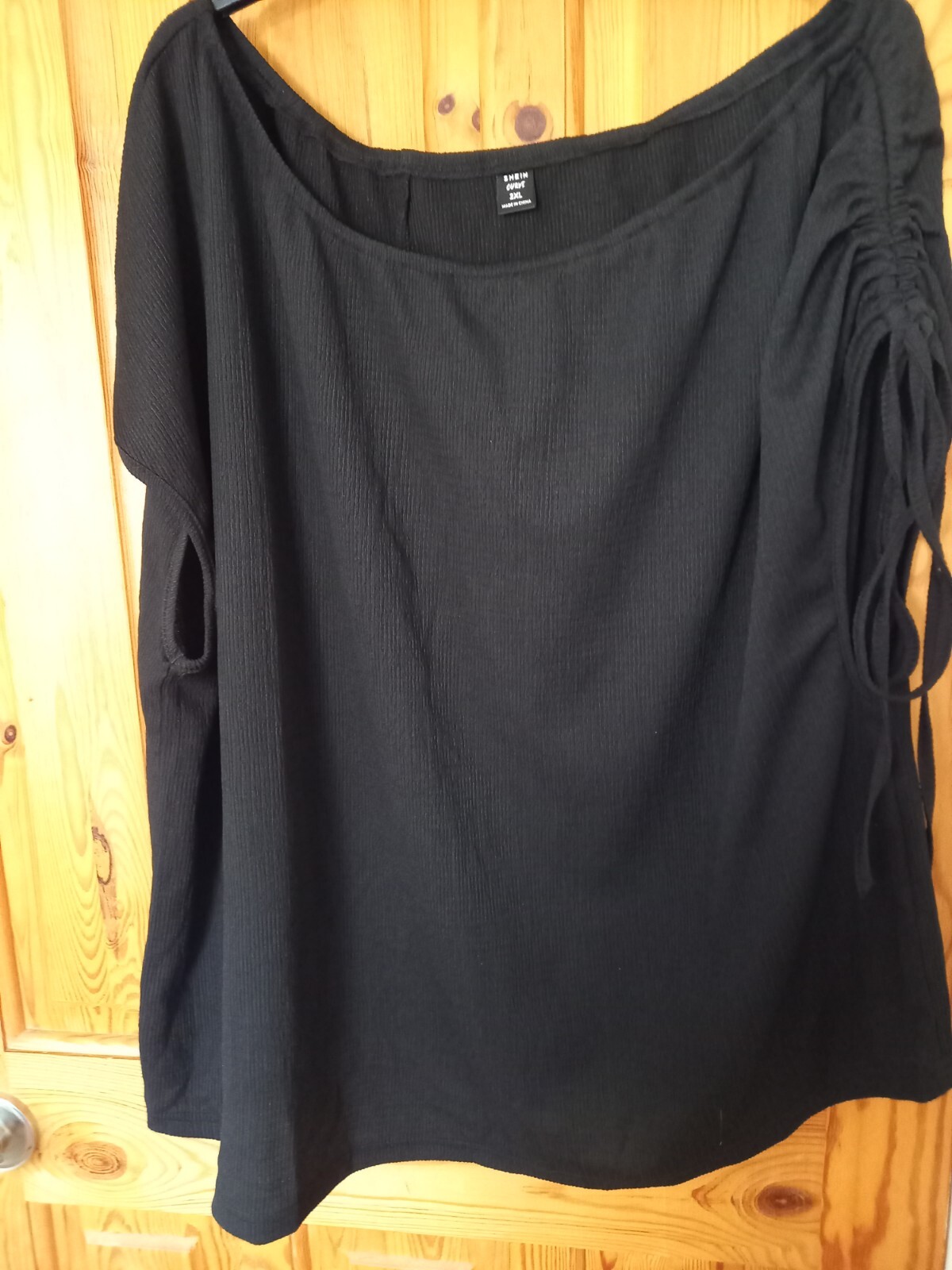Shein, Ladies Top, Size 2XL Pit To Pit 28 Inches New Without Tags.