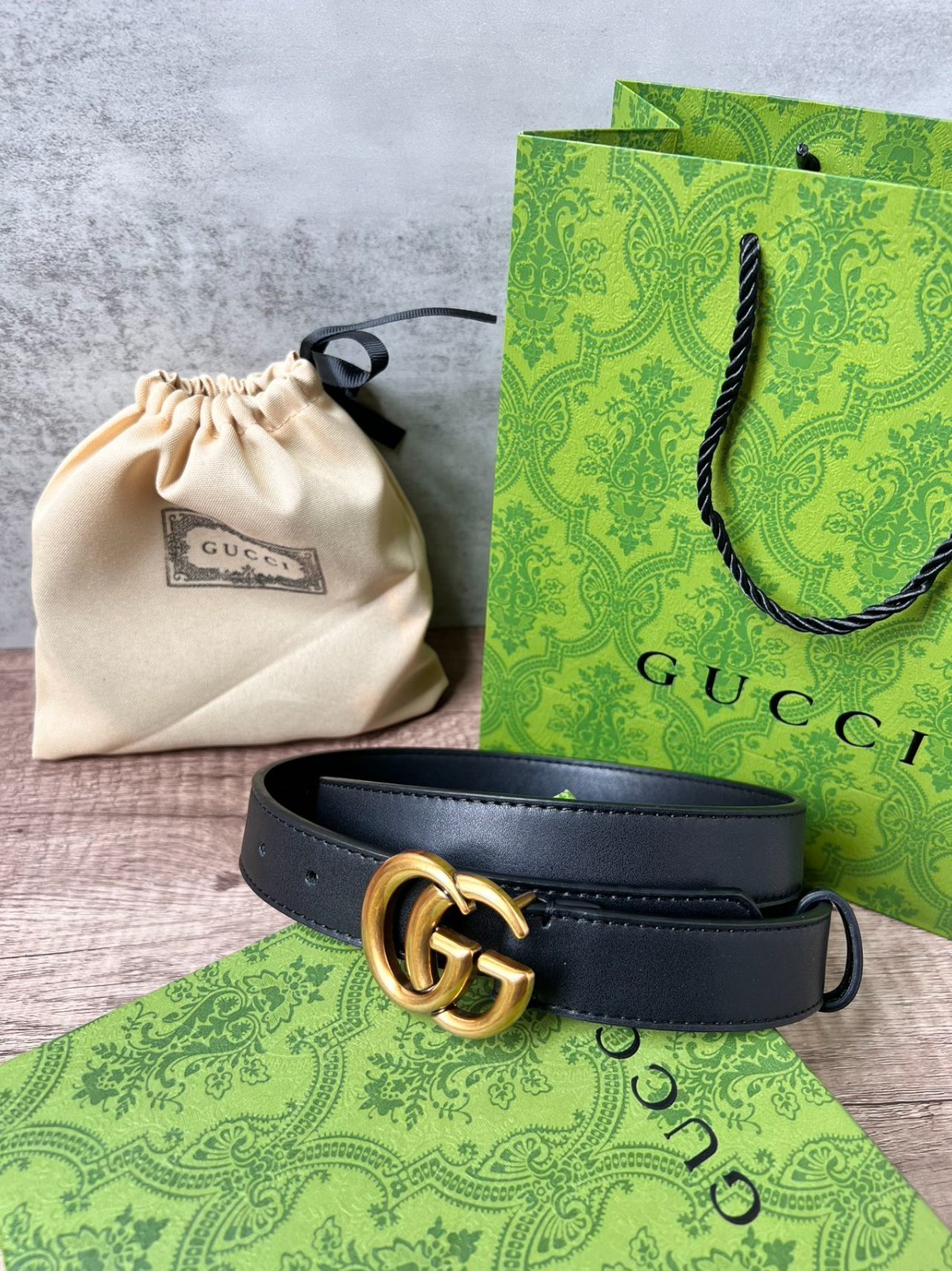 GUCCI BELT BLACK LEATHER 100% AUTHETNIC GOLD BUCKLE M SIZE WOMEN’S CLASSIC ITALY