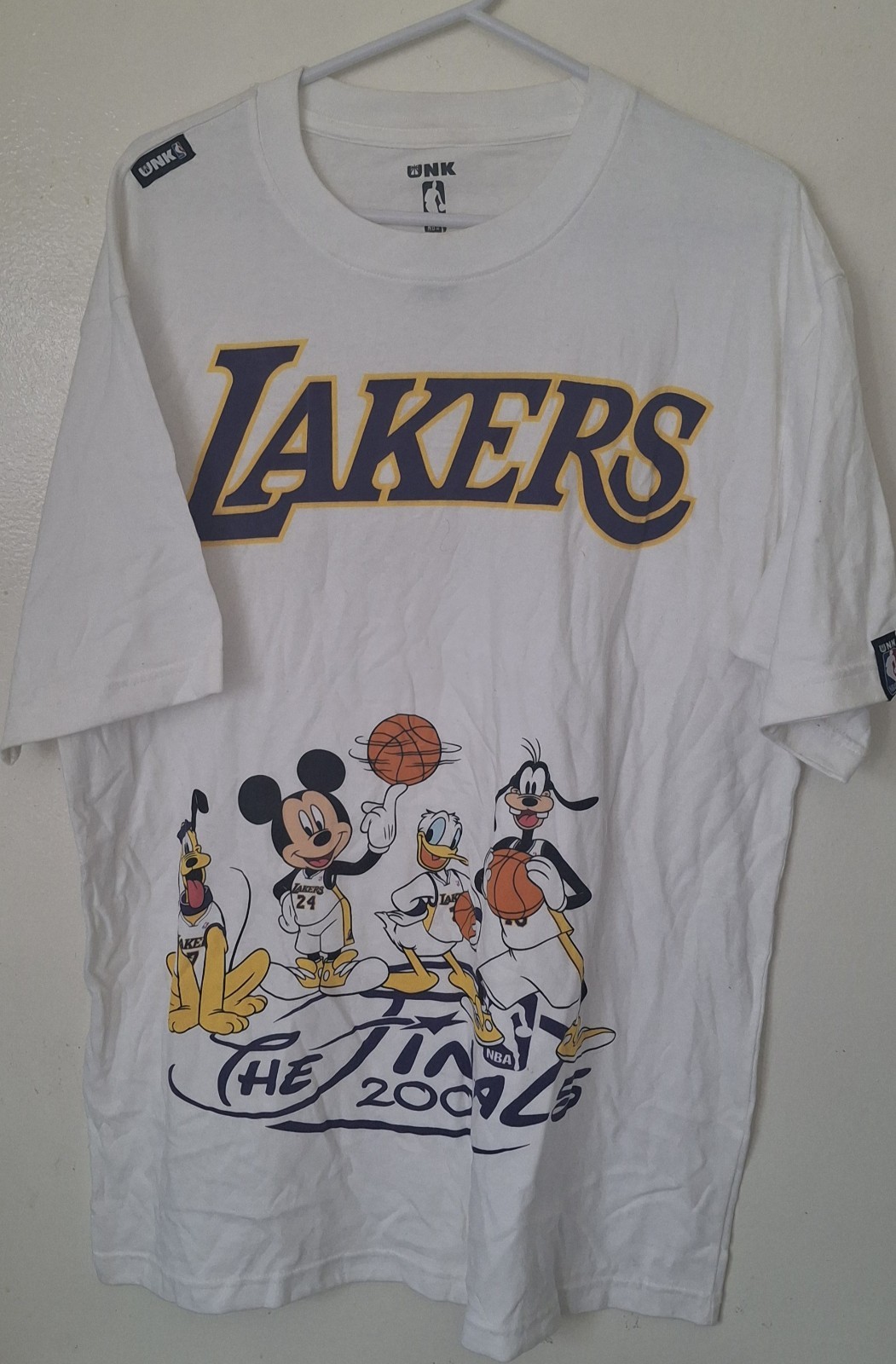 RARE UNK 2009 LAKERS “The Finals” Disney t-shirt. KOBE! Size Large