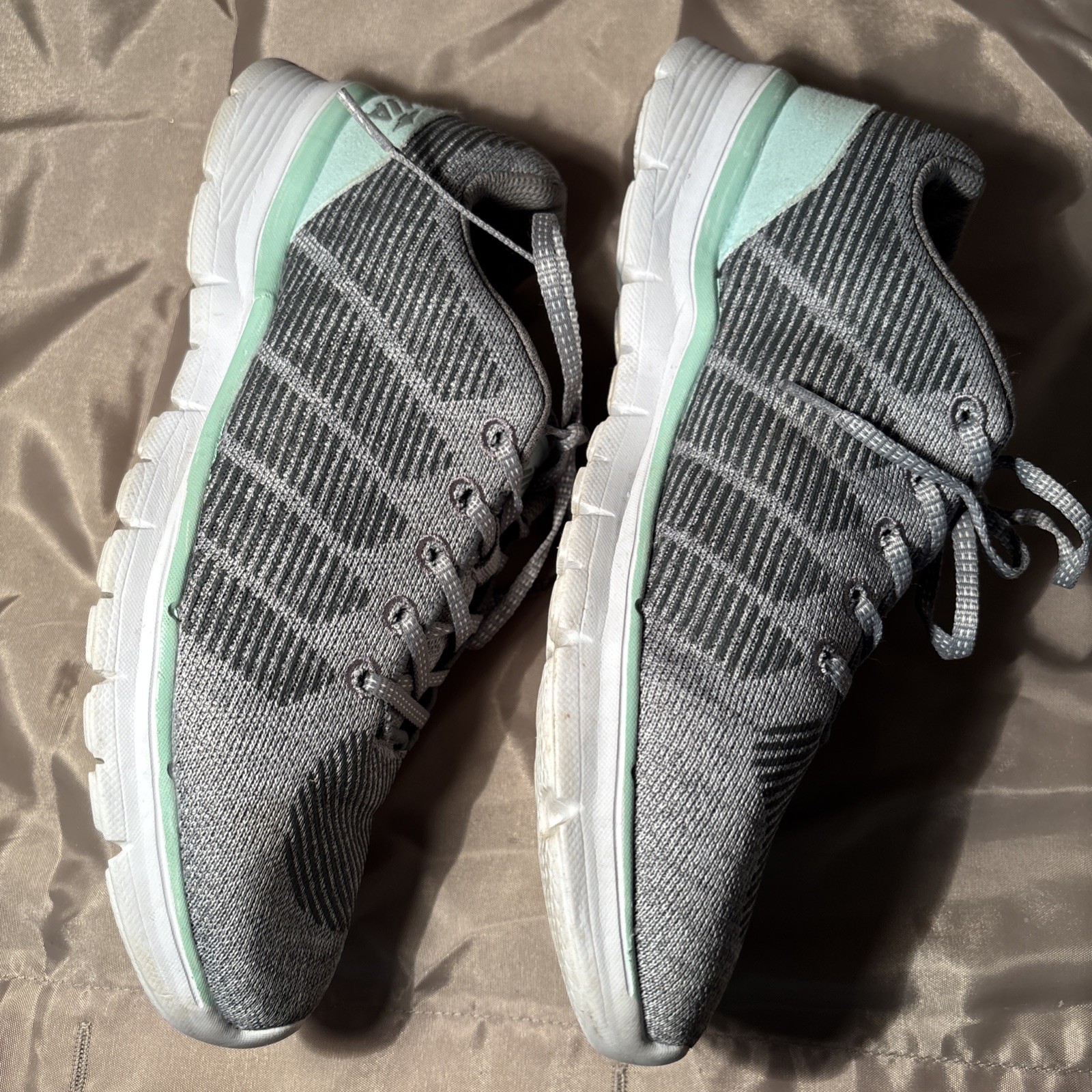 Avia Women’s Avi-Rift Athletic Running Sneaker Shoes Gray/Mint Green Size 8.5W