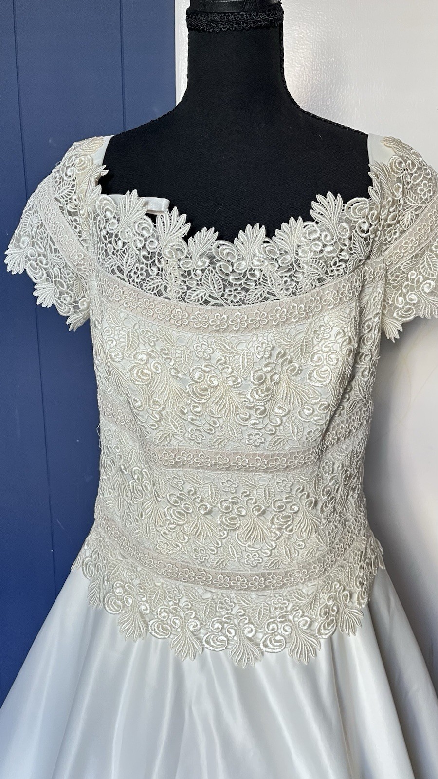 Alfred Angelo White/Ivory Satin A-Line Scoop Neck Cap Sleeve Lace Beaded Train