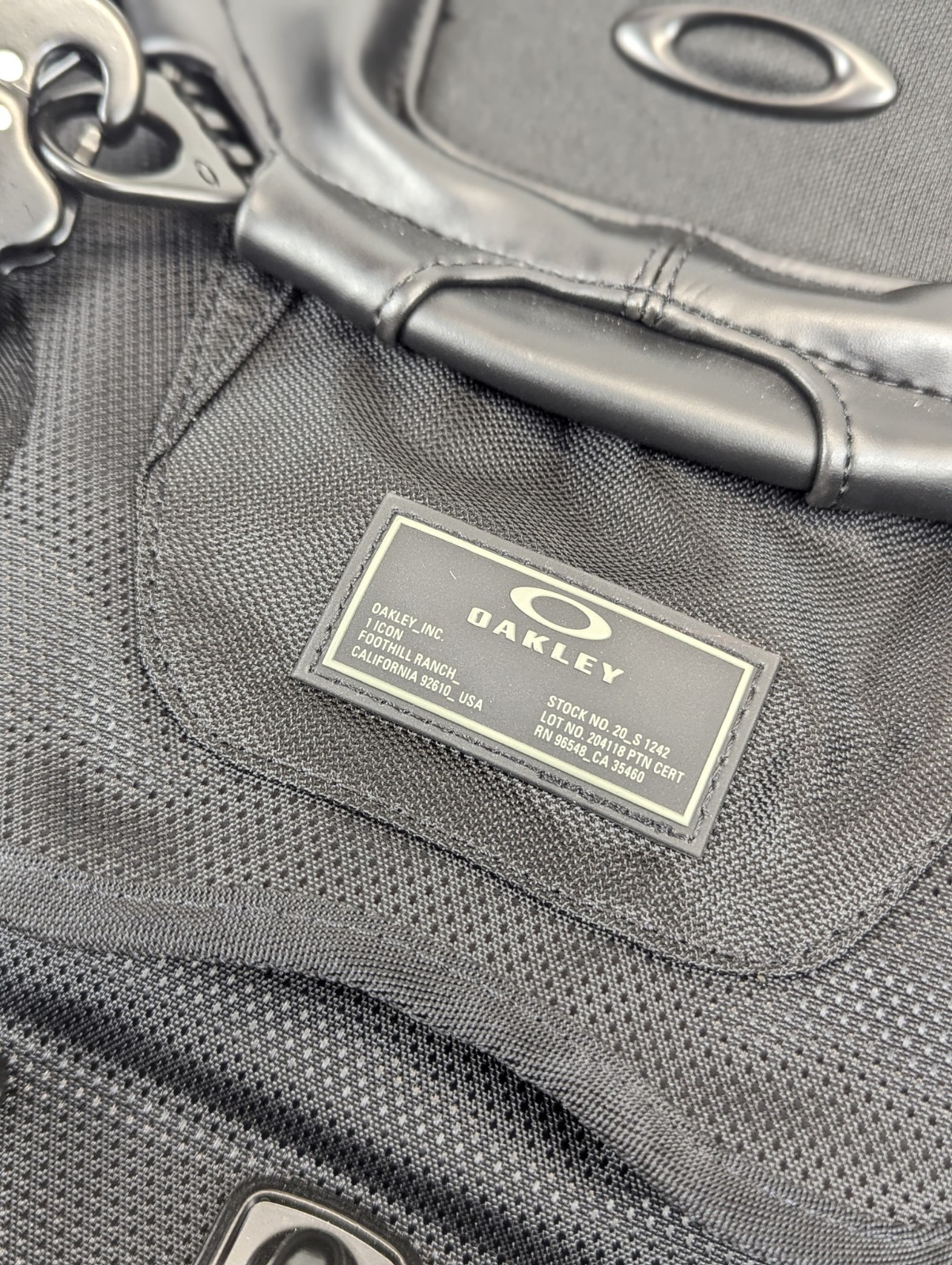 Oakley Kitchen Sink Backpack 34L Stealth Black Tactical Travel Riding