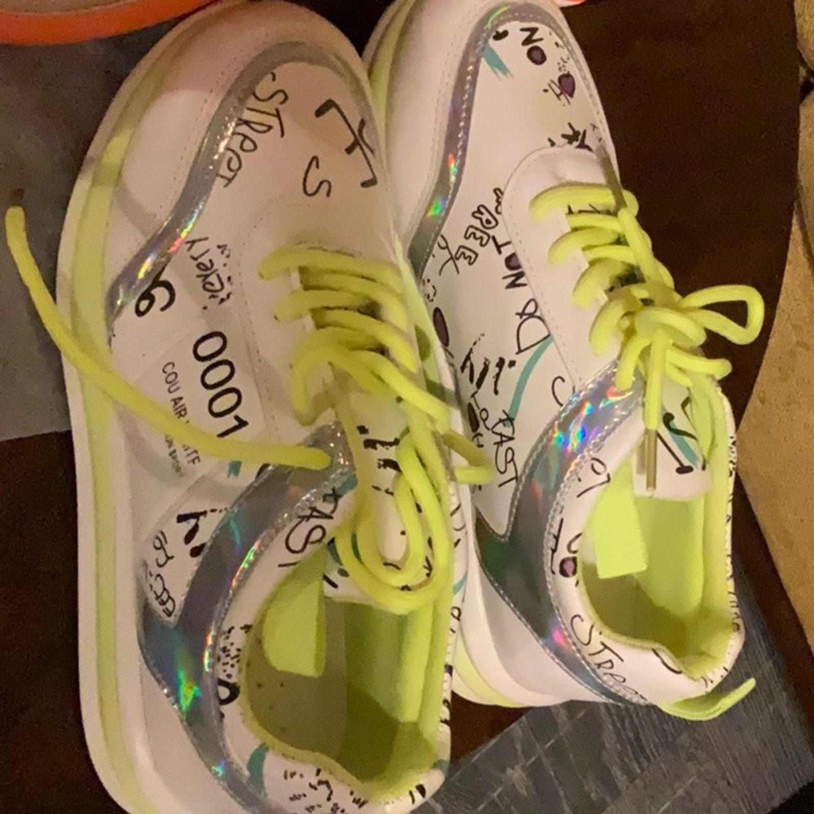 Women size 7 sneaker.