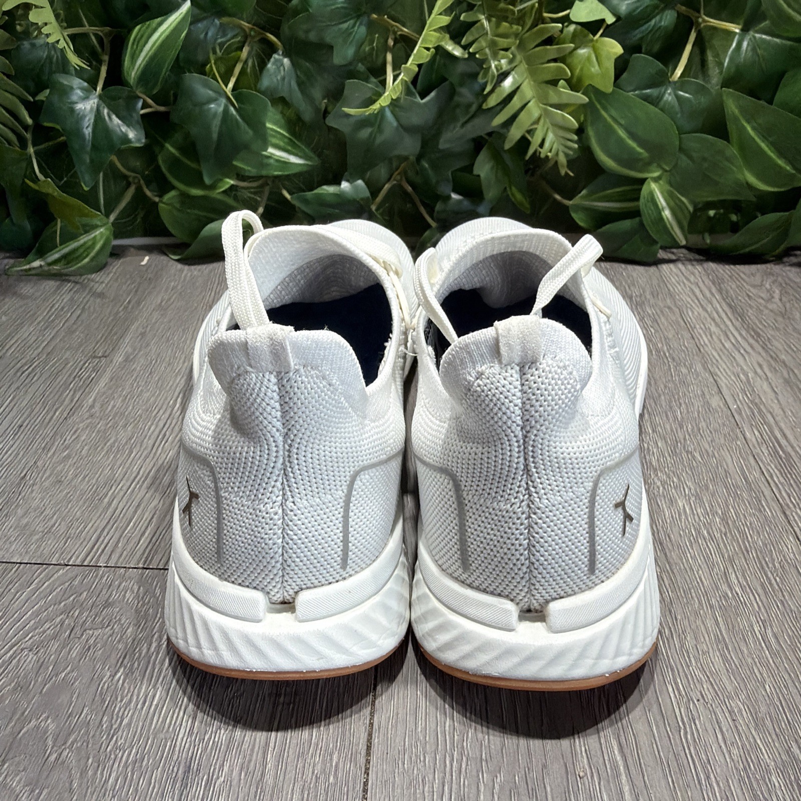 Flux Adapt Run White Gum Men 6.5 Women 8 Running Athletic Walking Knit Shoes