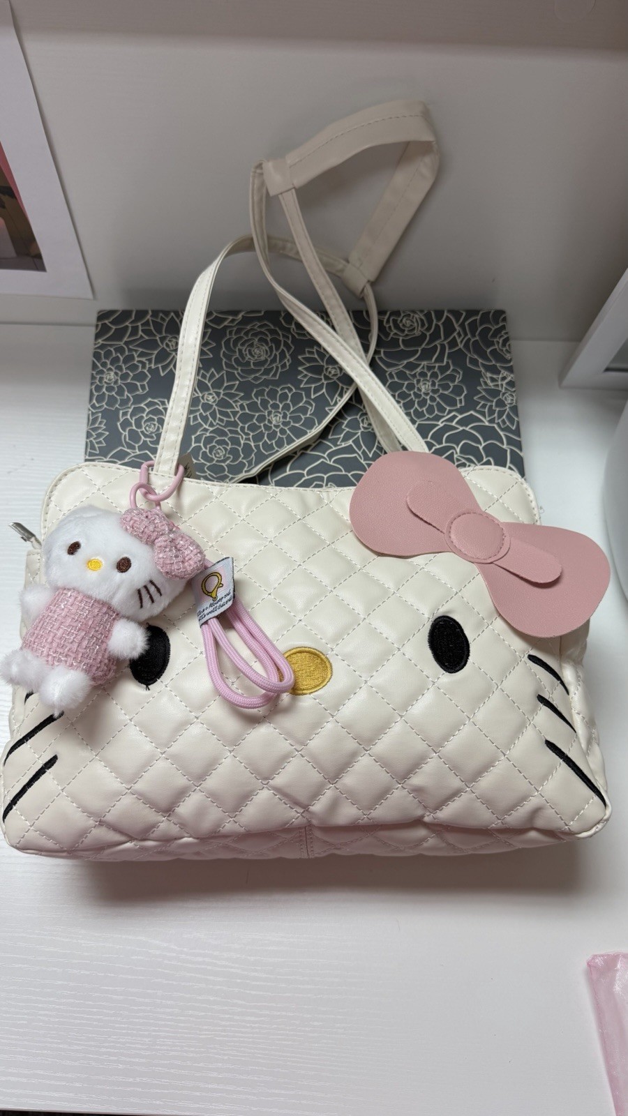 Sanrio Hello Kitty Ivory Quilted Shoulder Bag Zip w Pink Bow & Charm