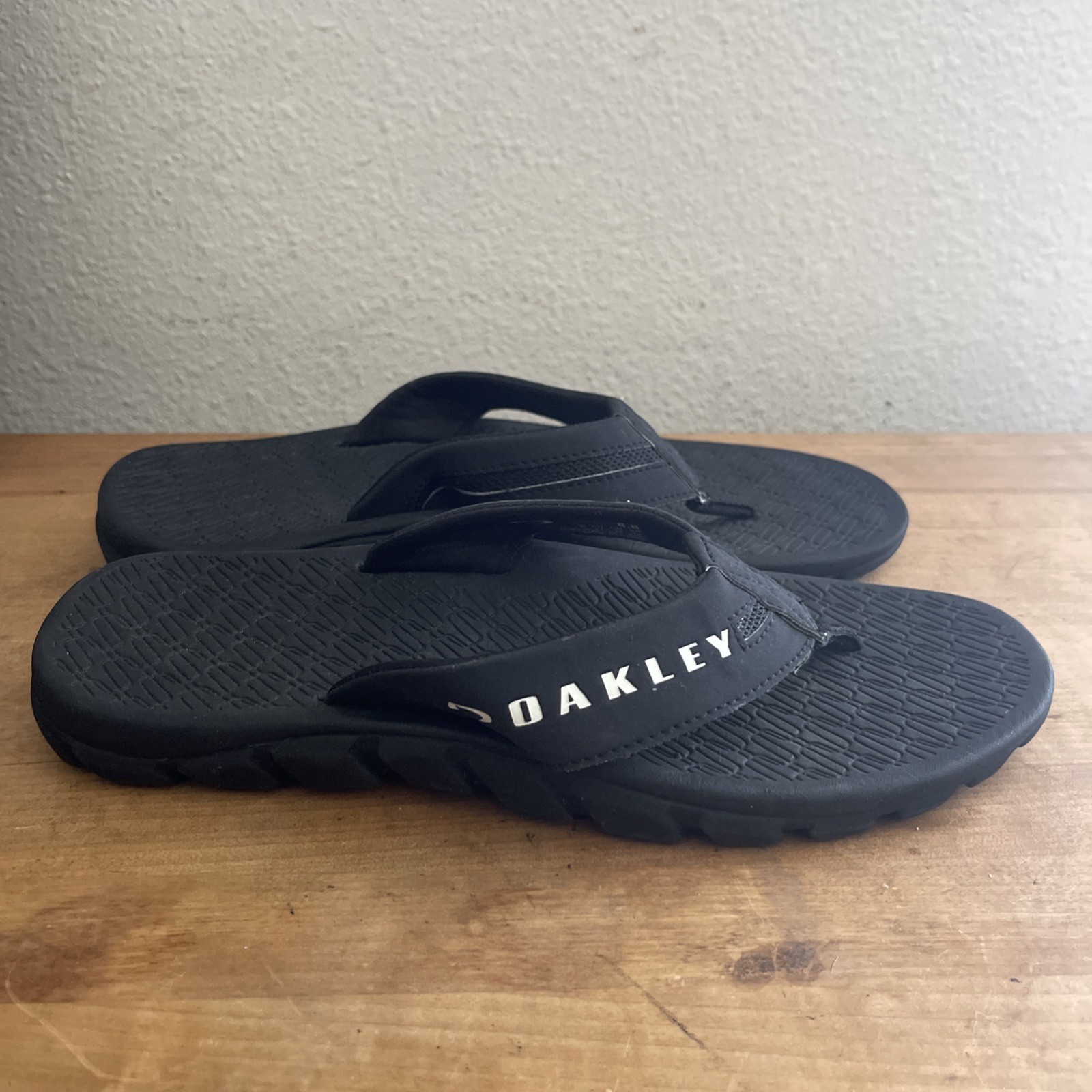 Oakley Men’s Operative Sandals 2.0 Blackout 13477-02E Flip Flop Slides Sz 8