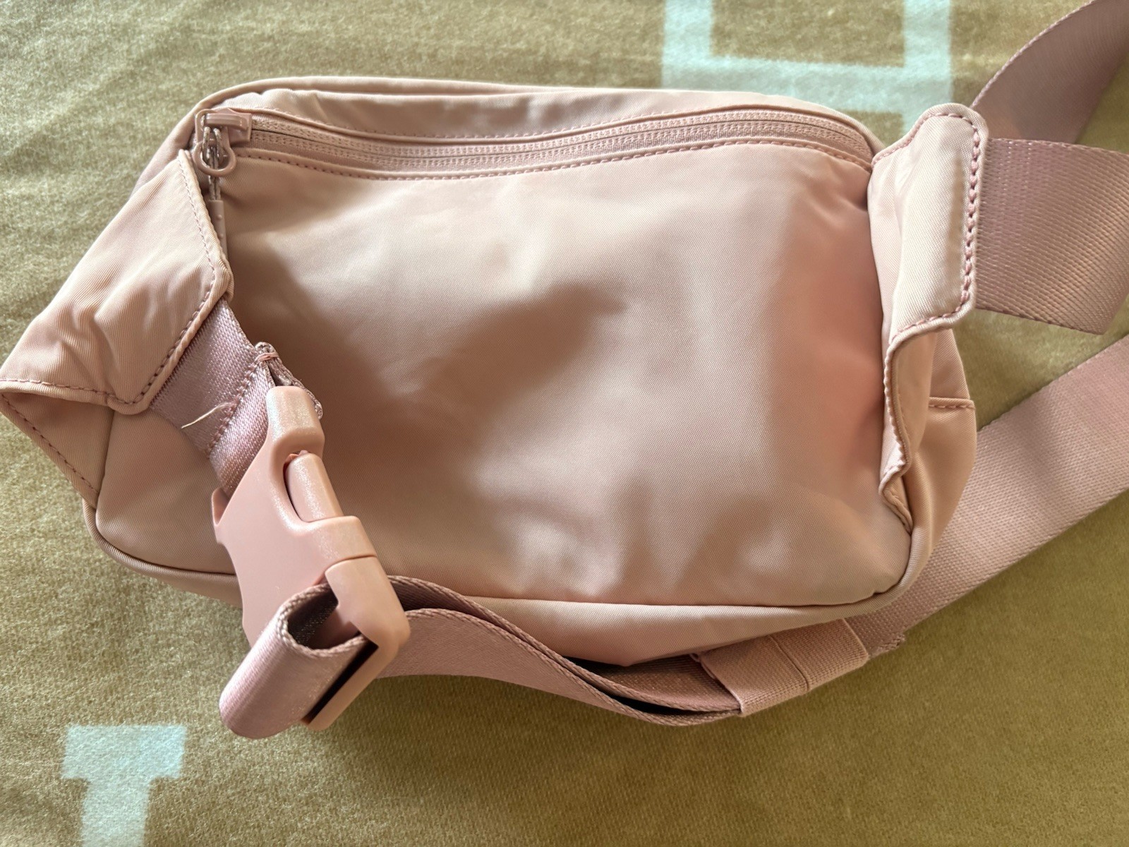 Lululemon Everywhere Belt Bag Pink Lychee/Raspberry, 1L