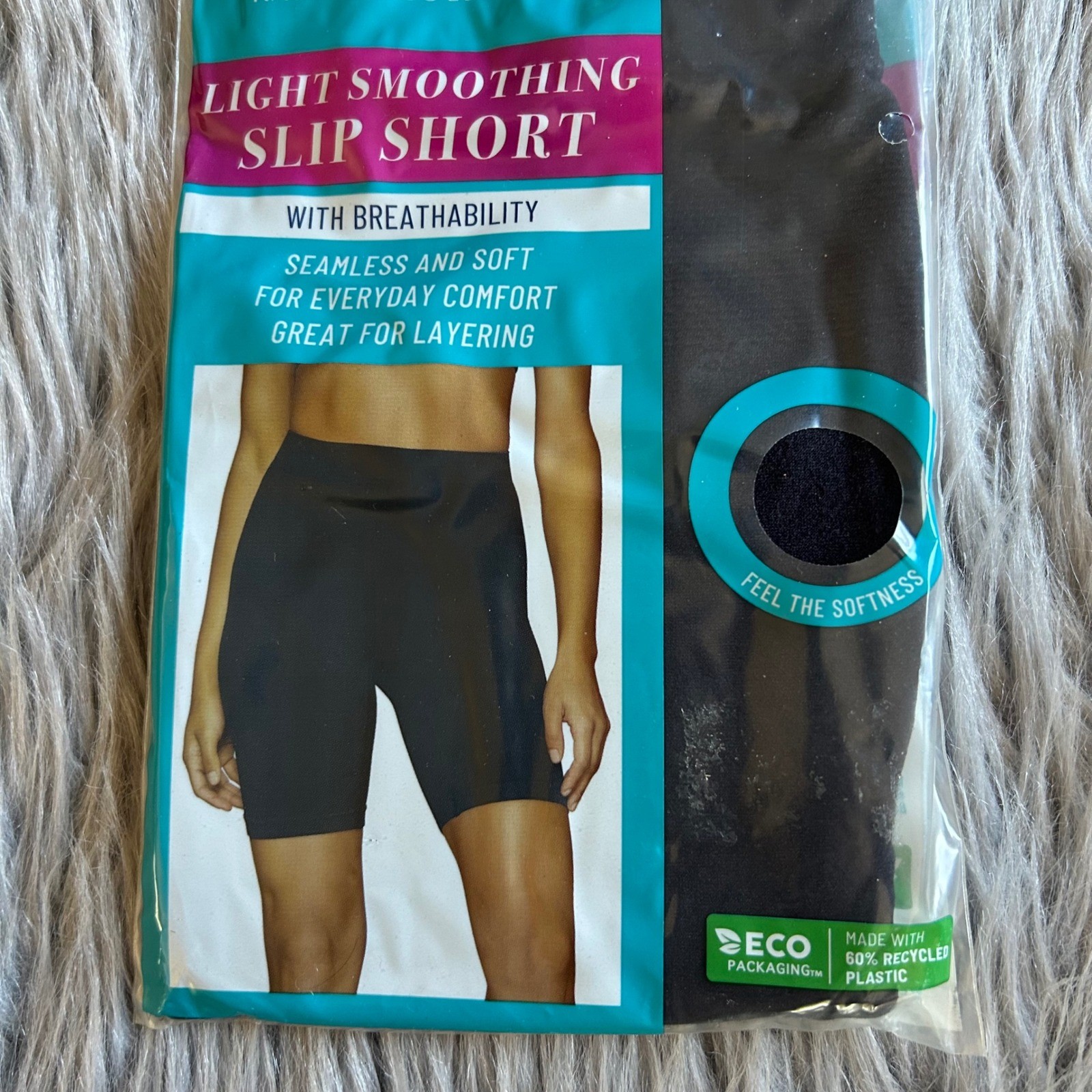 Vanity Fair Radiant Collection Light Smoothing Slip Short Women Size Medium/6