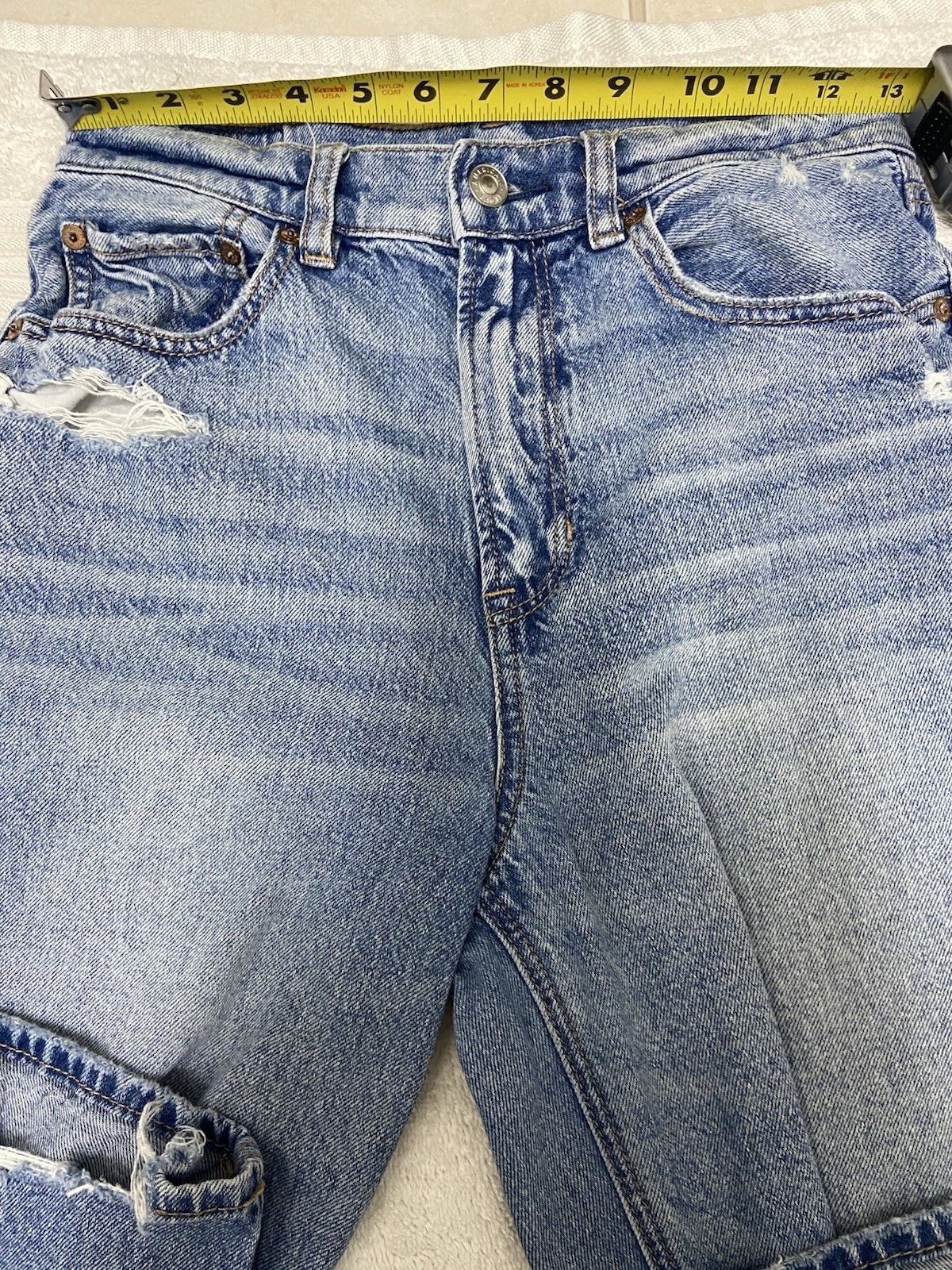 American Eagle Strigid Women’s High Rise Straight Distressed Light Wash Jeans 2