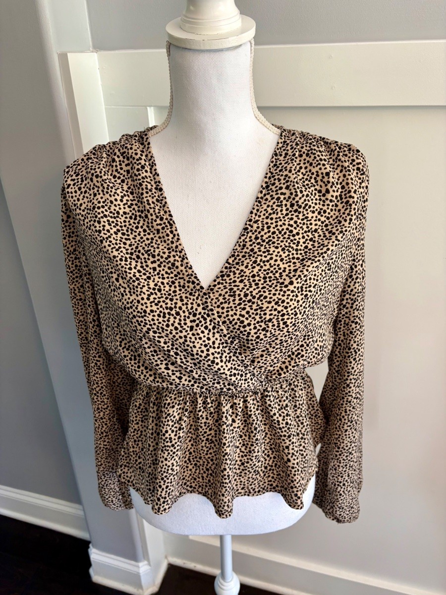 Hesperus Women’s Blouse Peplum V-Neck Long Sleeve Size M Tan Leopard