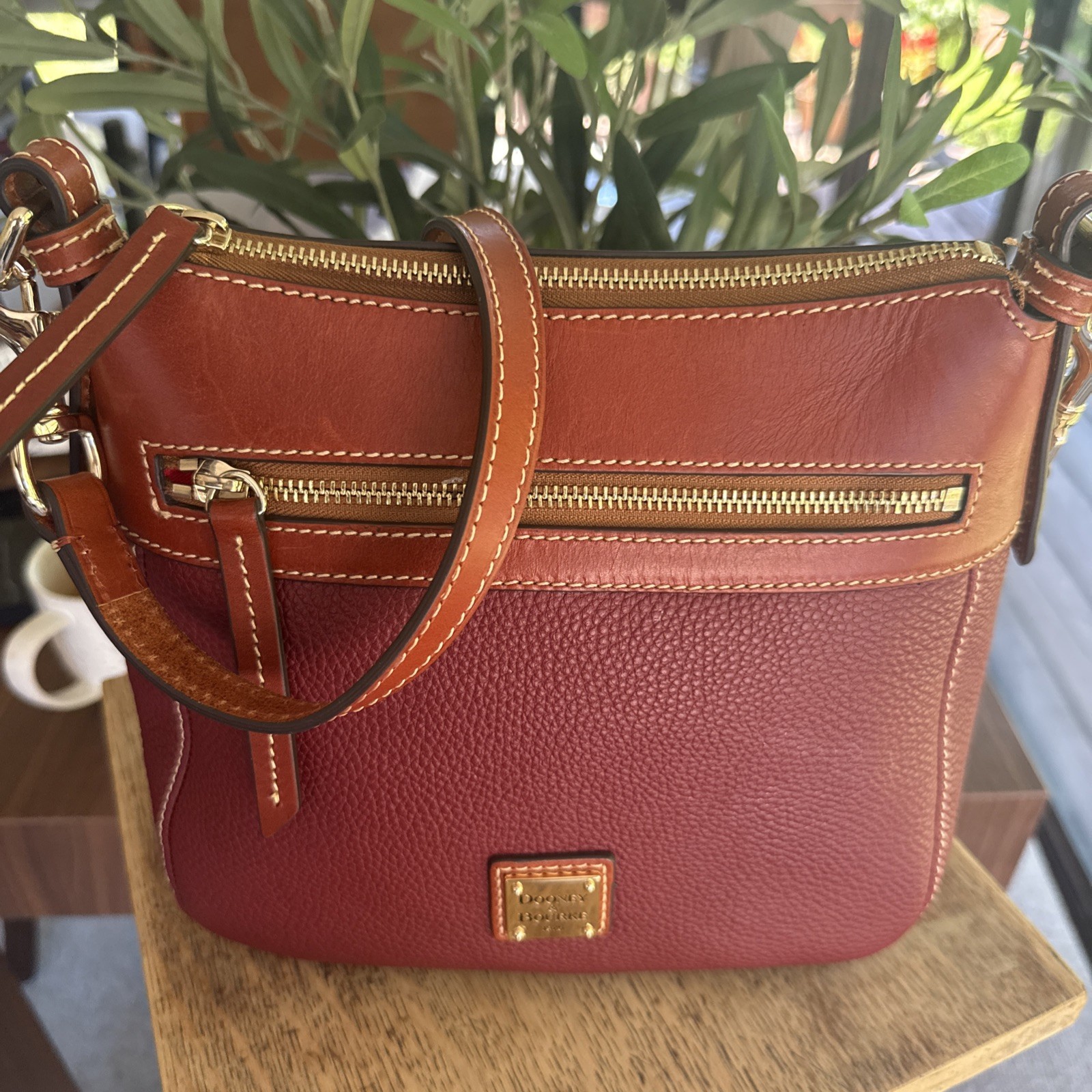 Dooney & Bourke Crossbody 25 Pebble Leathe WINE R1849. EUC. Dust bag/scarf