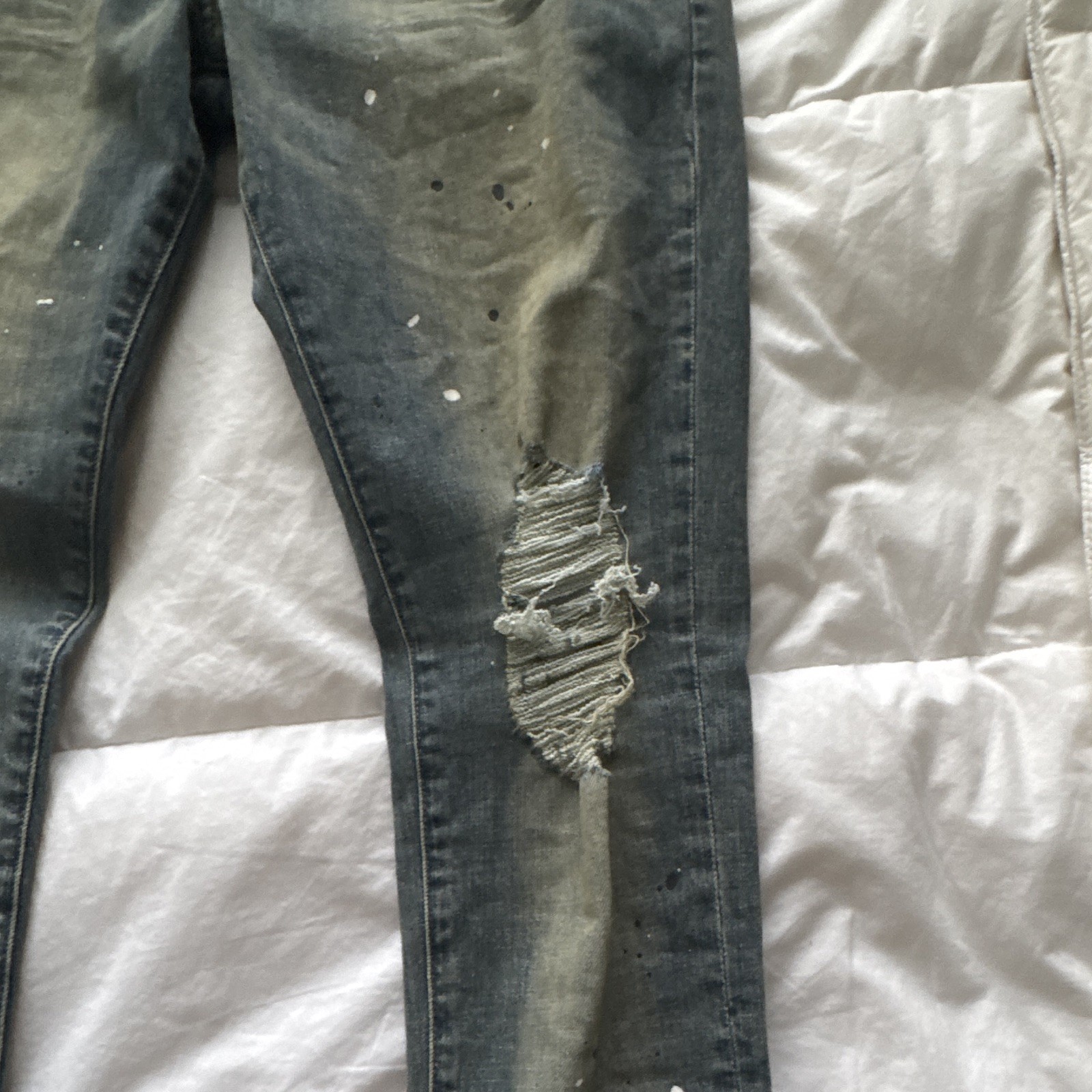 Purple Brand Men’s Gray Distressed Slim Skinny Denim Jeans w/ 5-Pocket Design