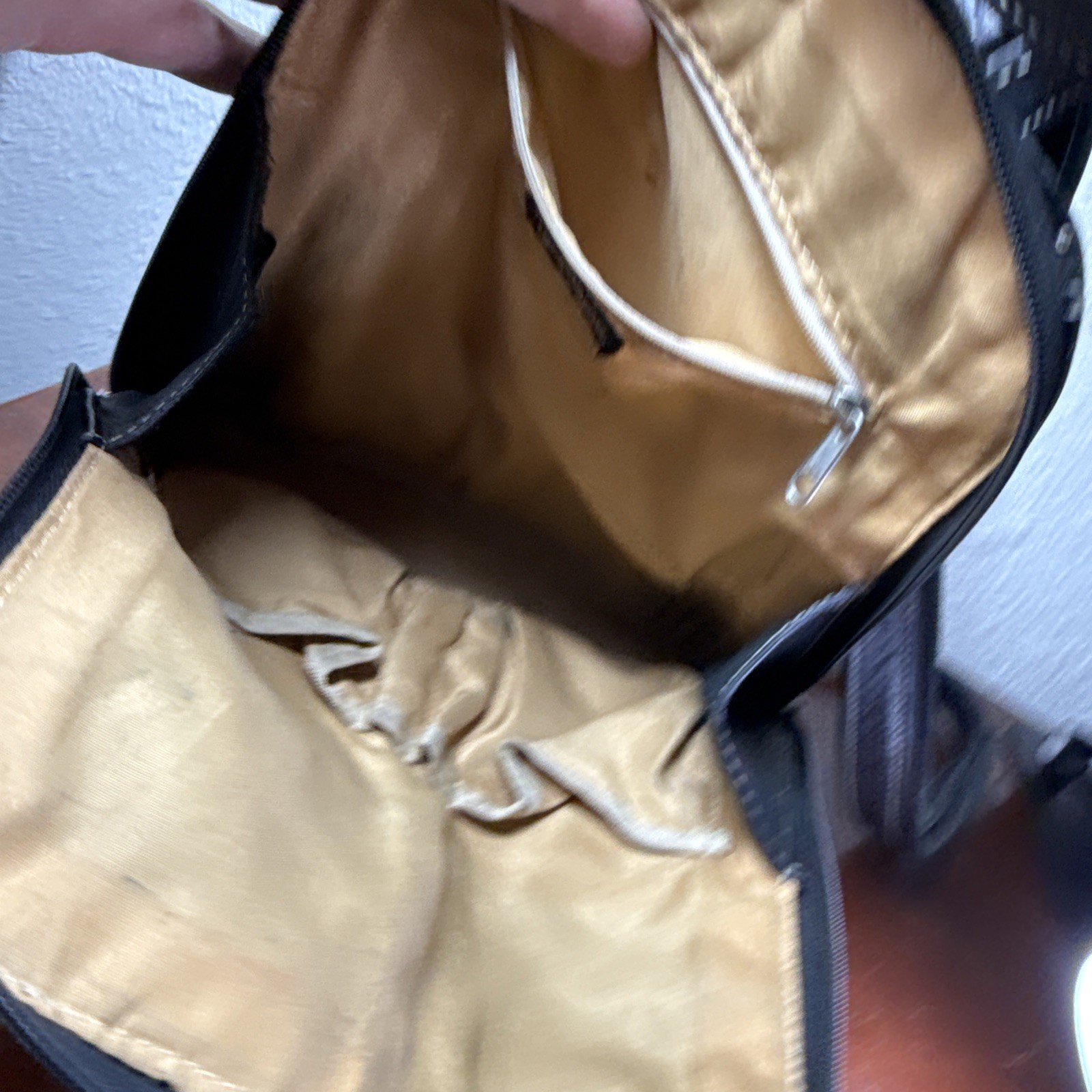 Le Donne Genuine Leather Zip Sling Or Backpack Black