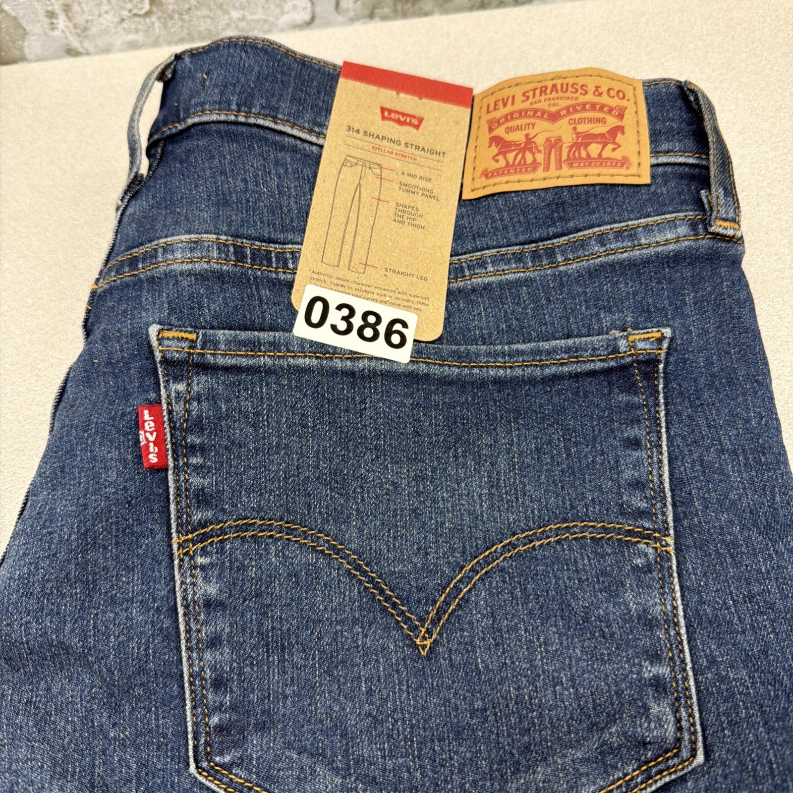 Levi’s 314 Shaping Straight Leg jeans Size 33×32, Blue Denim