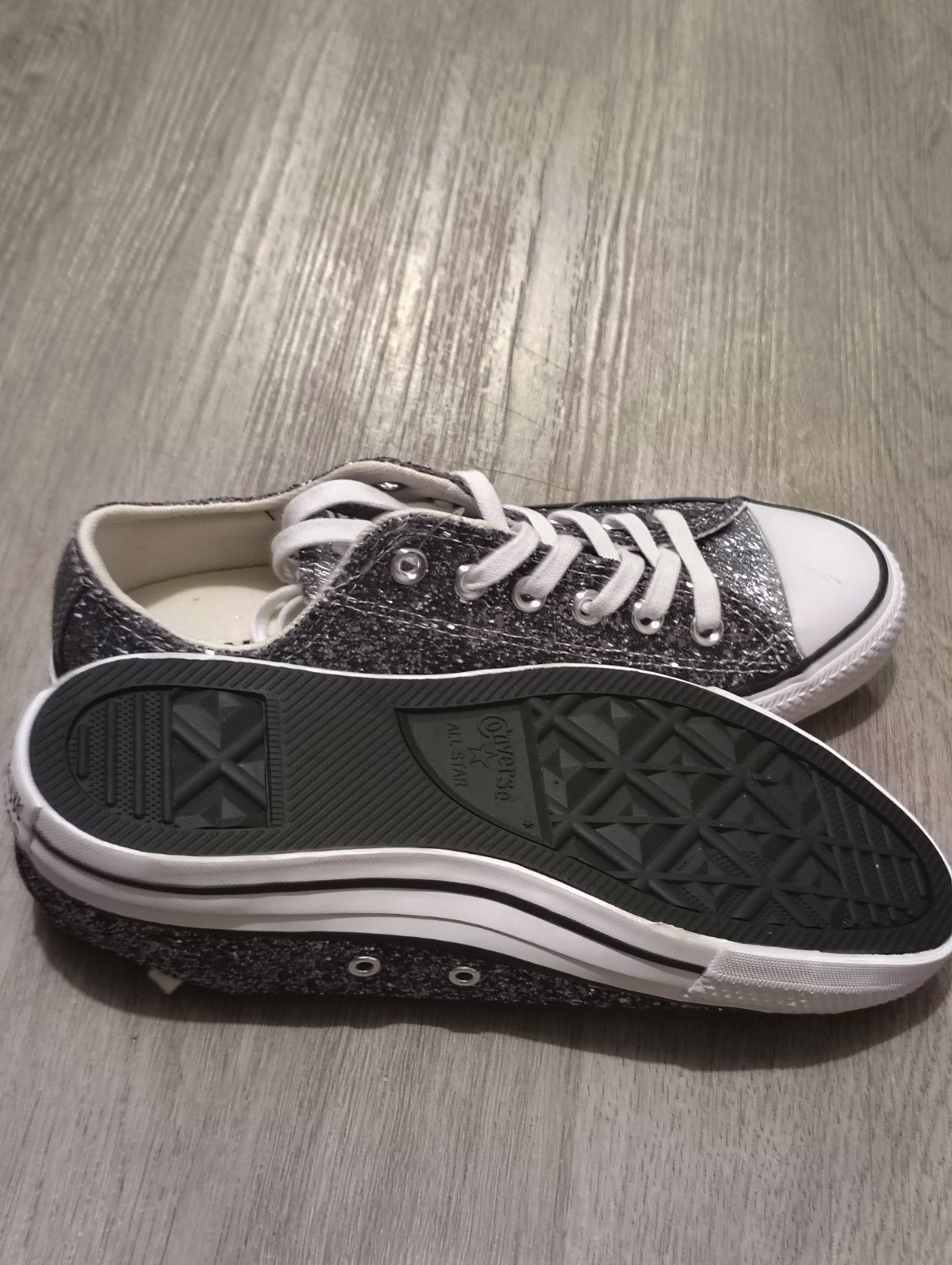 Converse Chuck Taylor All Star Low Top Lace-Up Silver Glitter Sneaker White