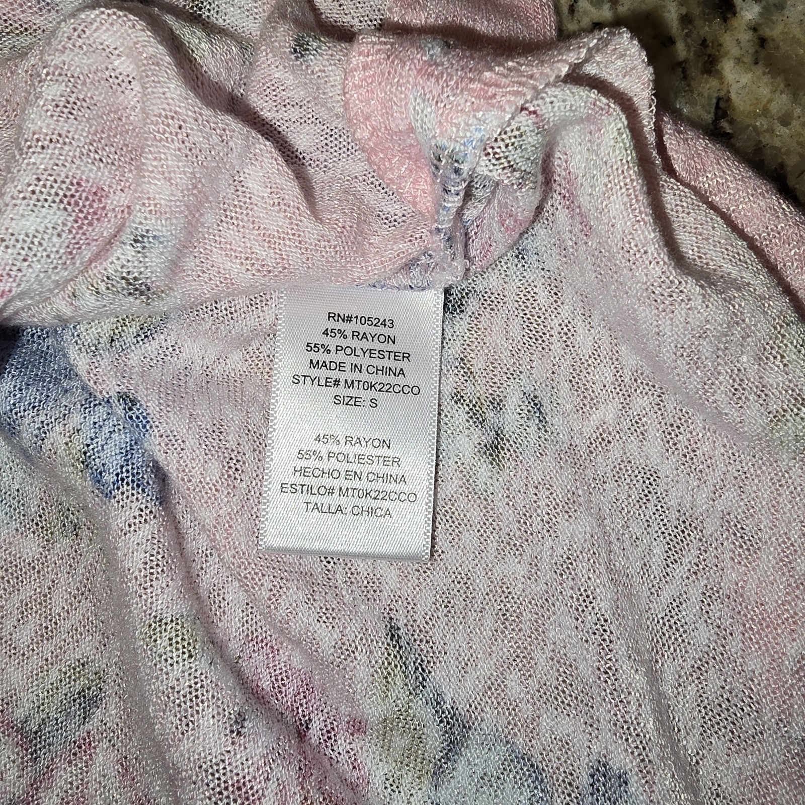 ​Bobeau Top Womens Small Pink Blue Floral V-Neck Pleat Back Knit Tee Slit S