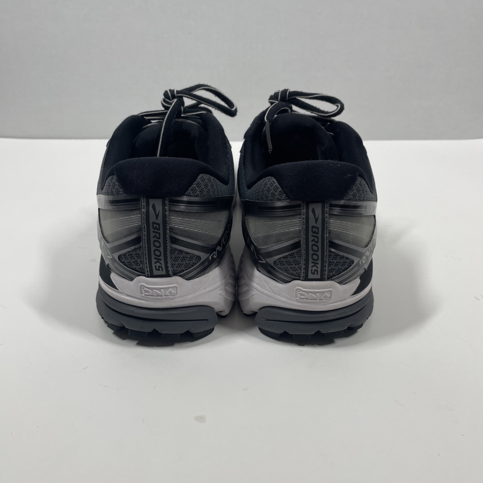 Brooks Ravenna 7 D running shoes men’s size US 11.5 black gray laced