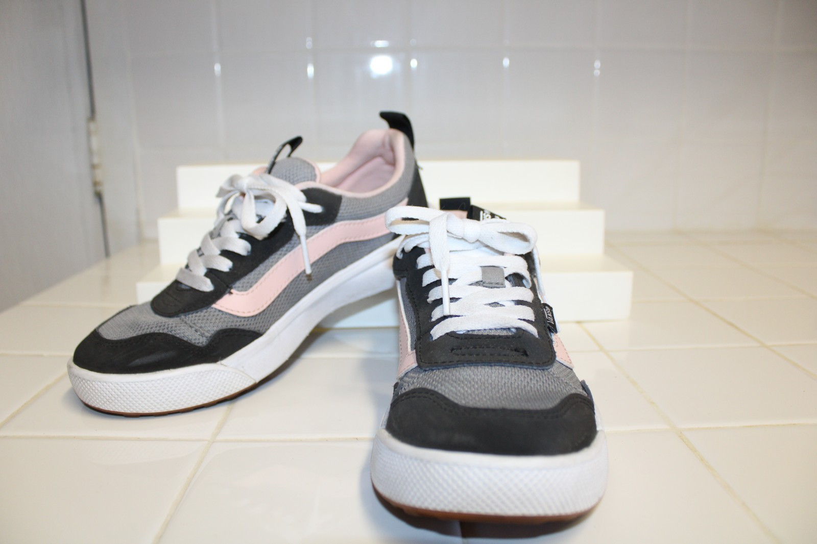 Vans® Off the Wall™ Pink & Gray Women’s Lace-Up Comfort Sneakers – Size 6